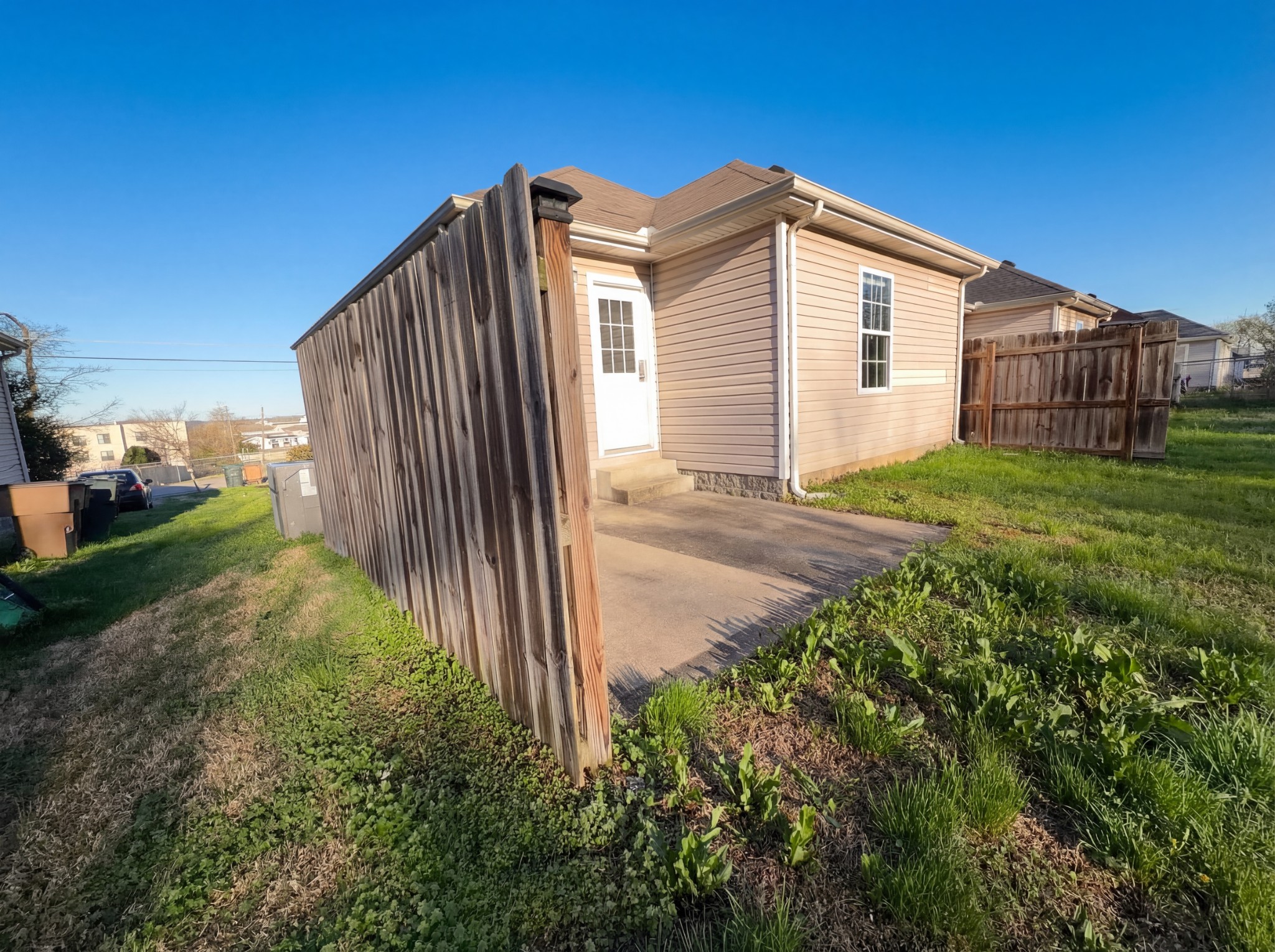 1513 Luton St Property Photo 14