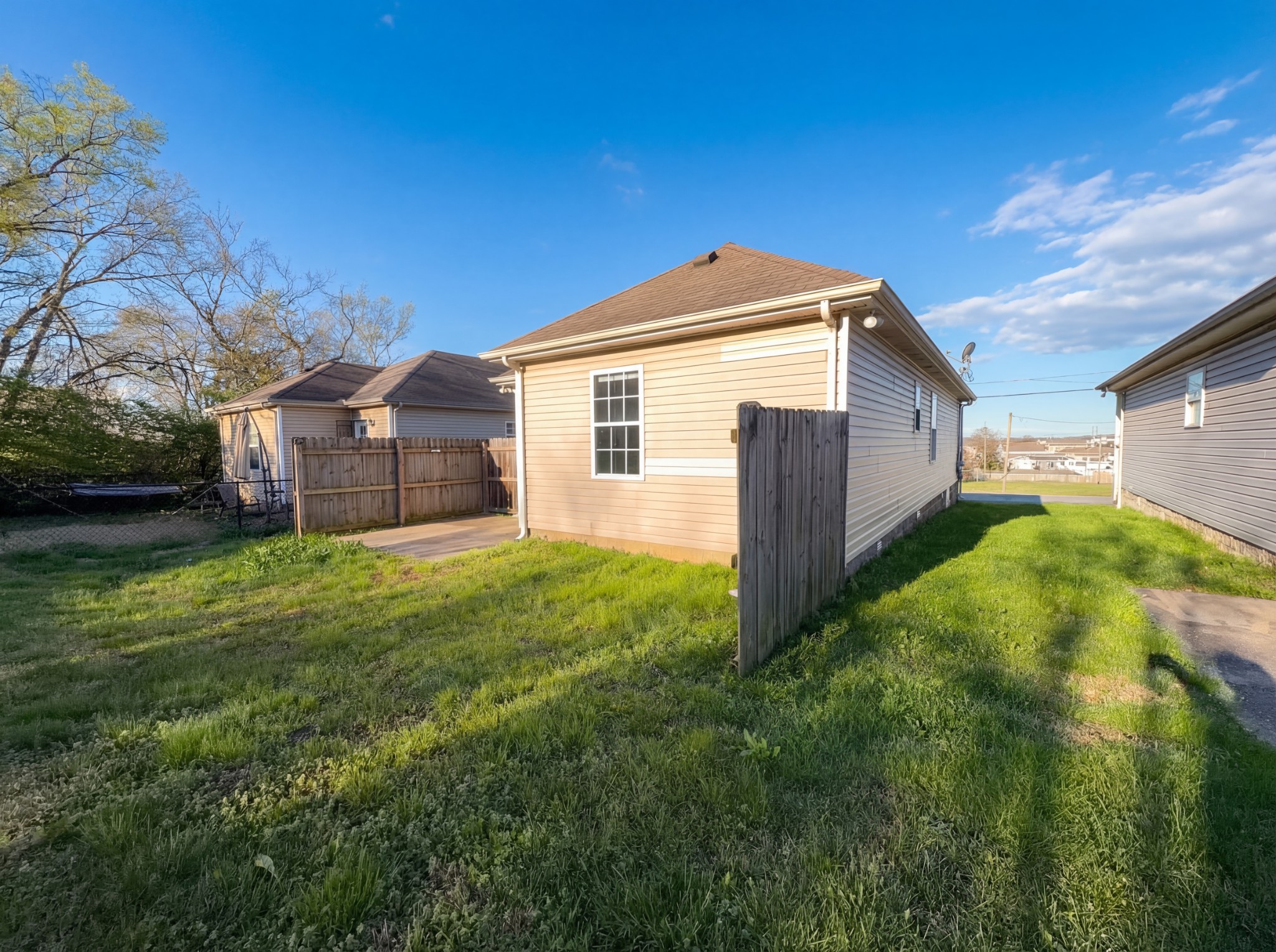 1513 Luton St Property Photo 15