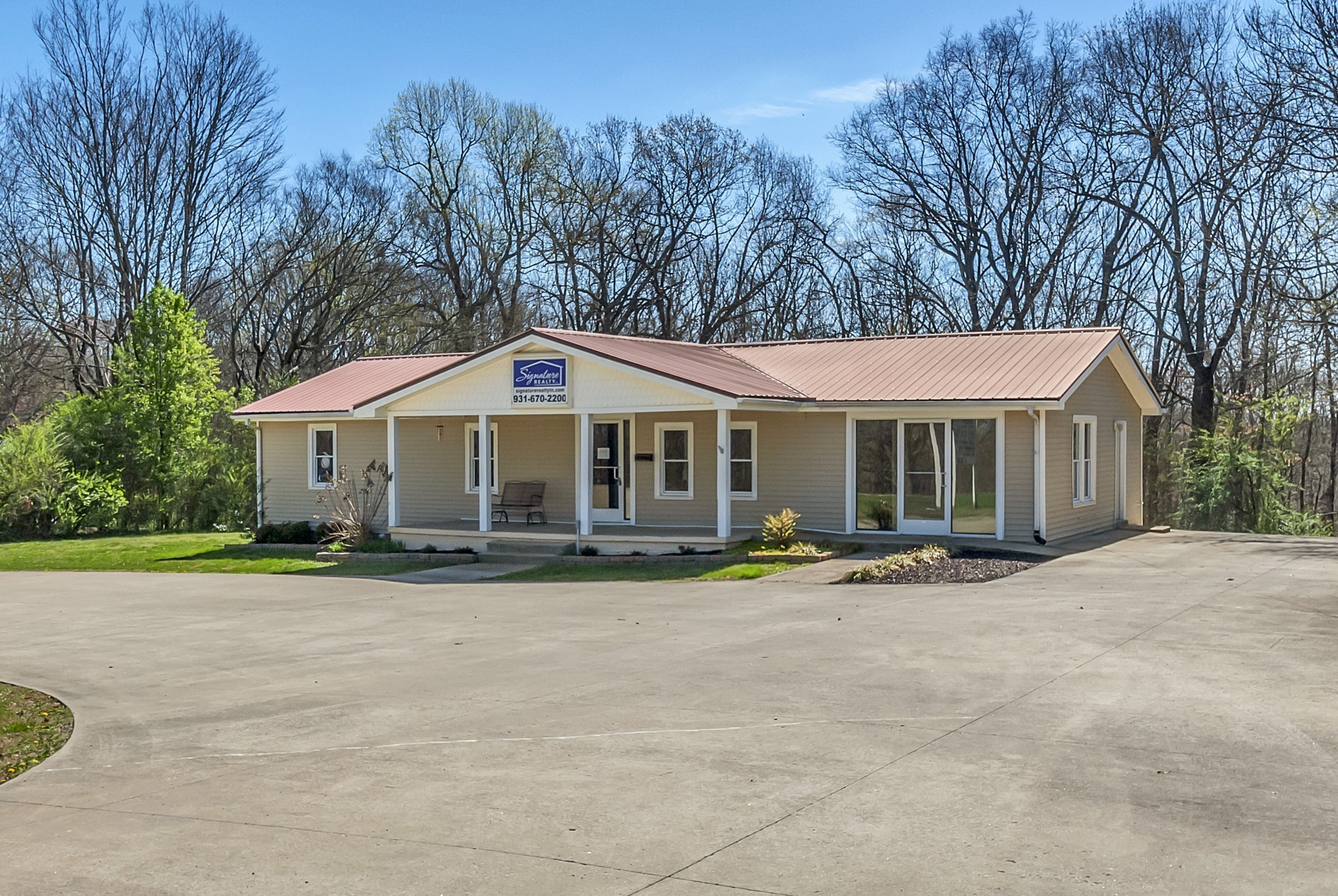5652 Highway 100 Property Photo 1