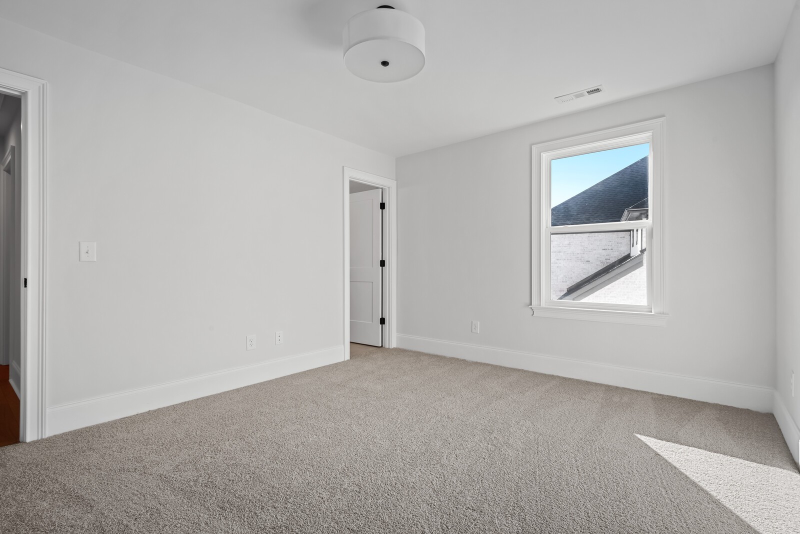 105 Cedarstone Dr Property Photo 4