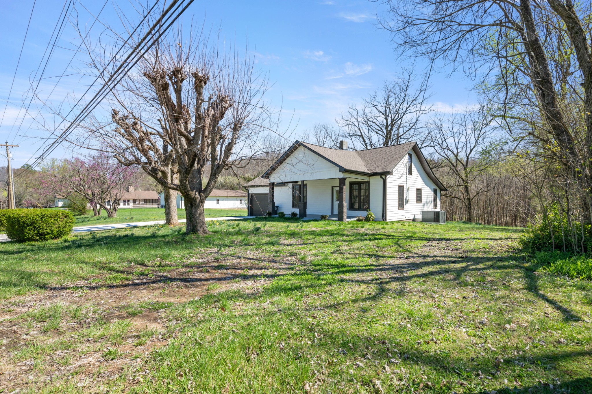 469 E Main St