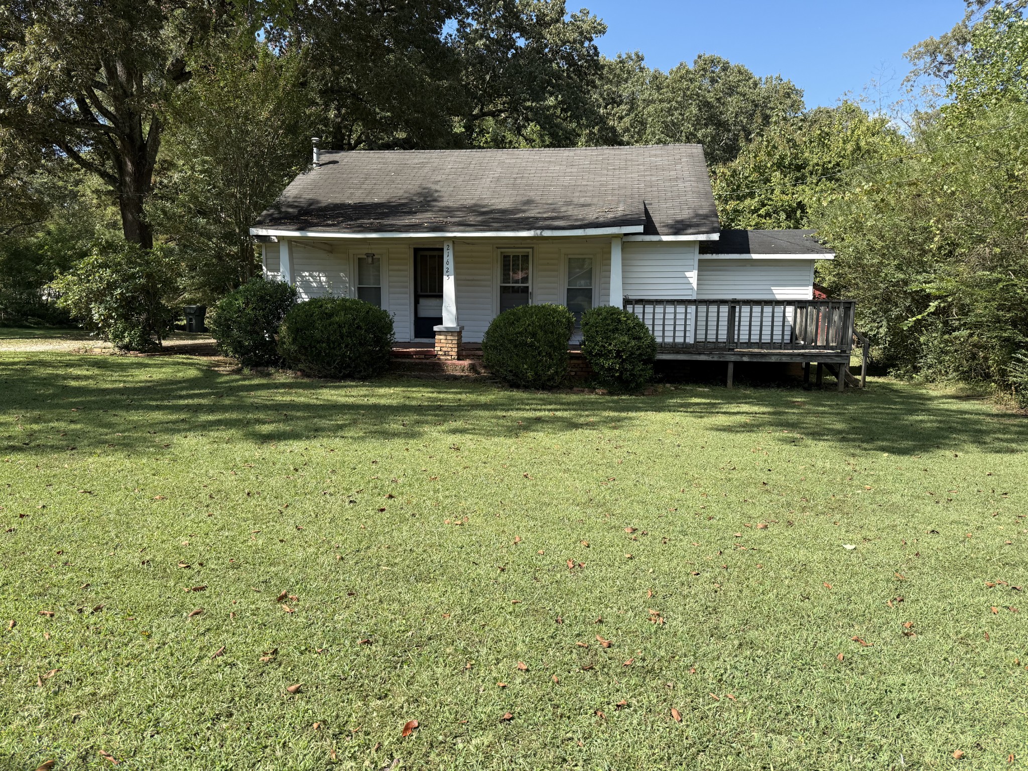 21625 Seminary St Property Photo 1