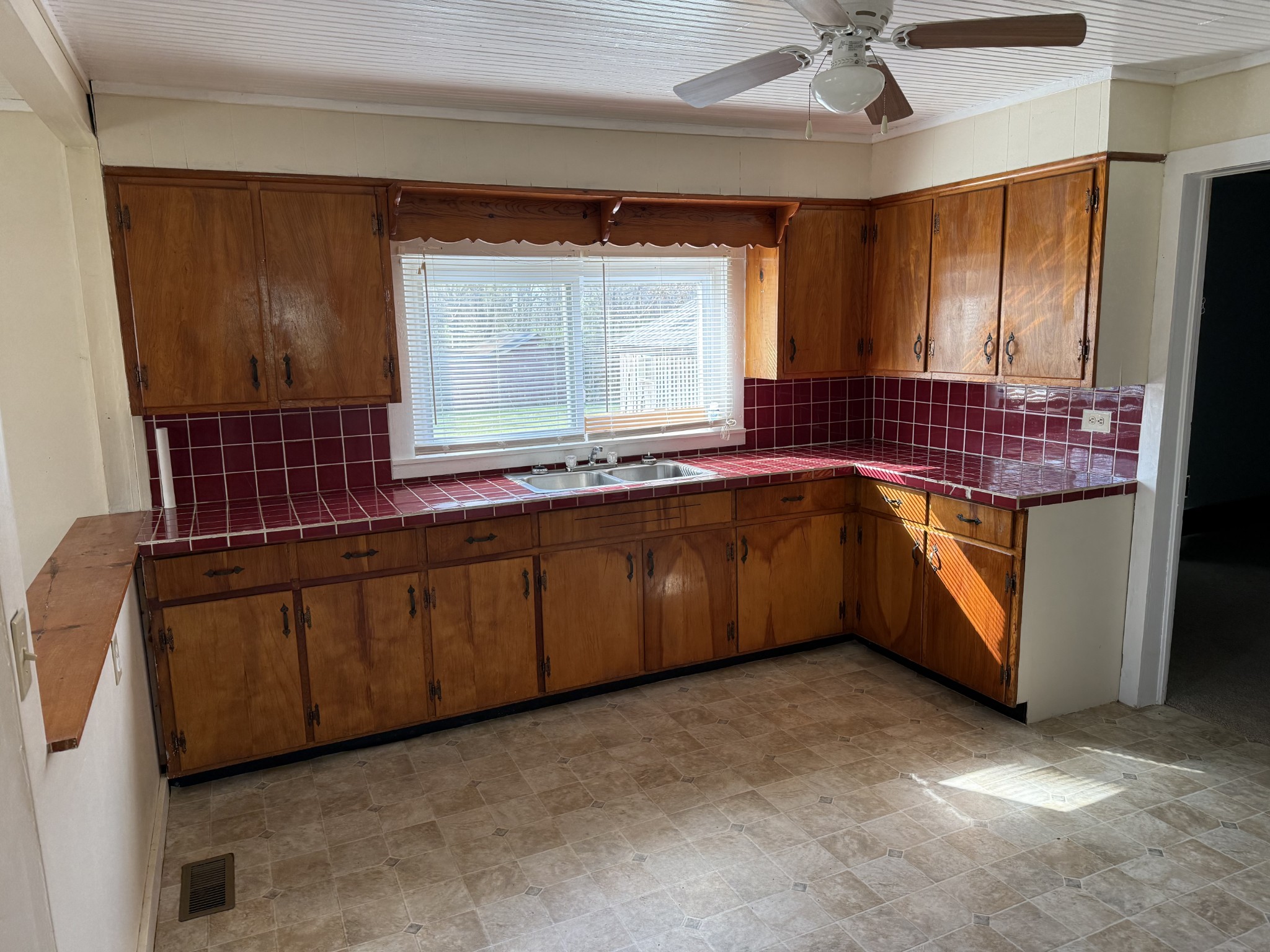 21625 Seminary St Property Photo 6