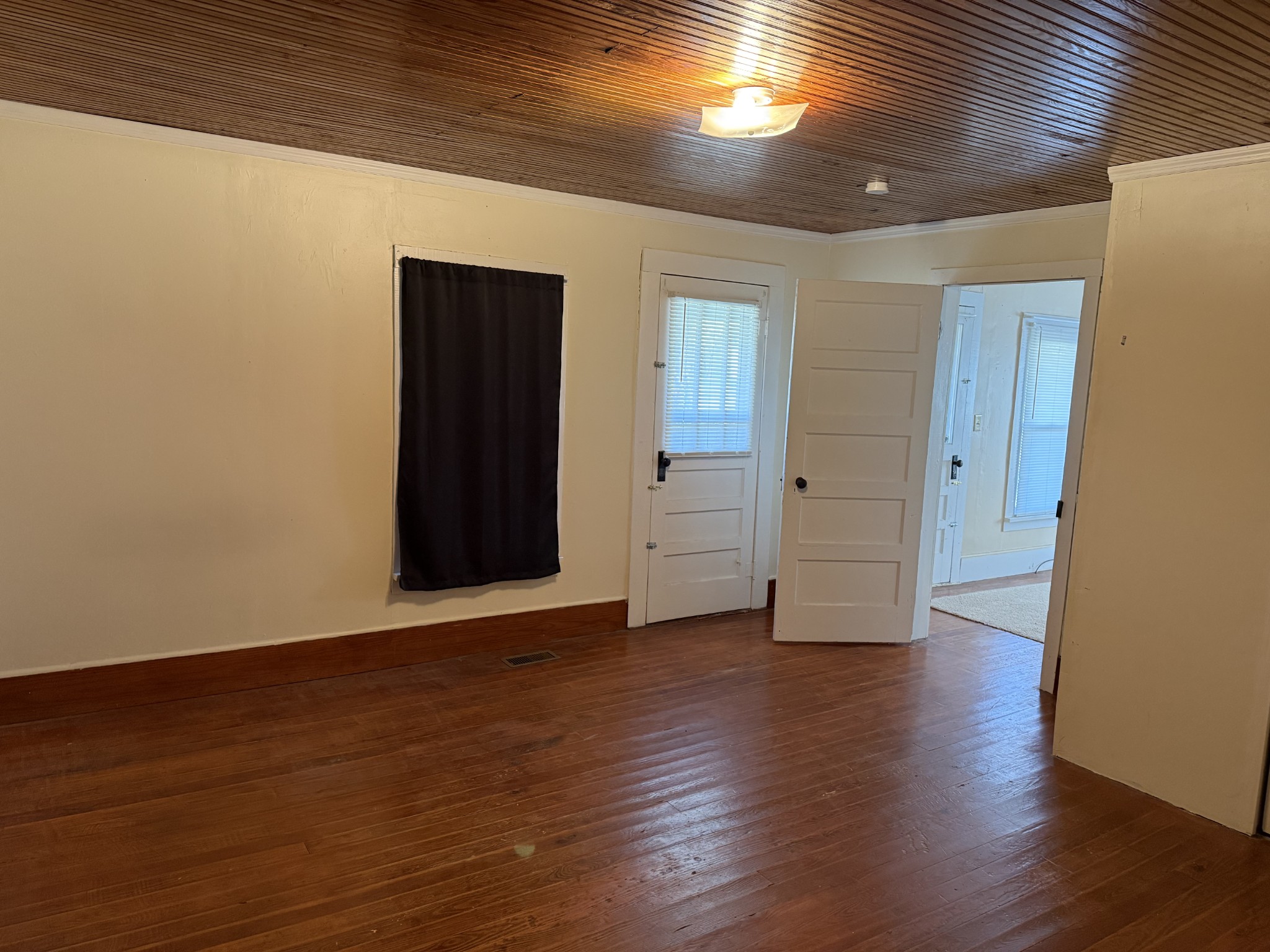21625 Seminary St Property Photo 11