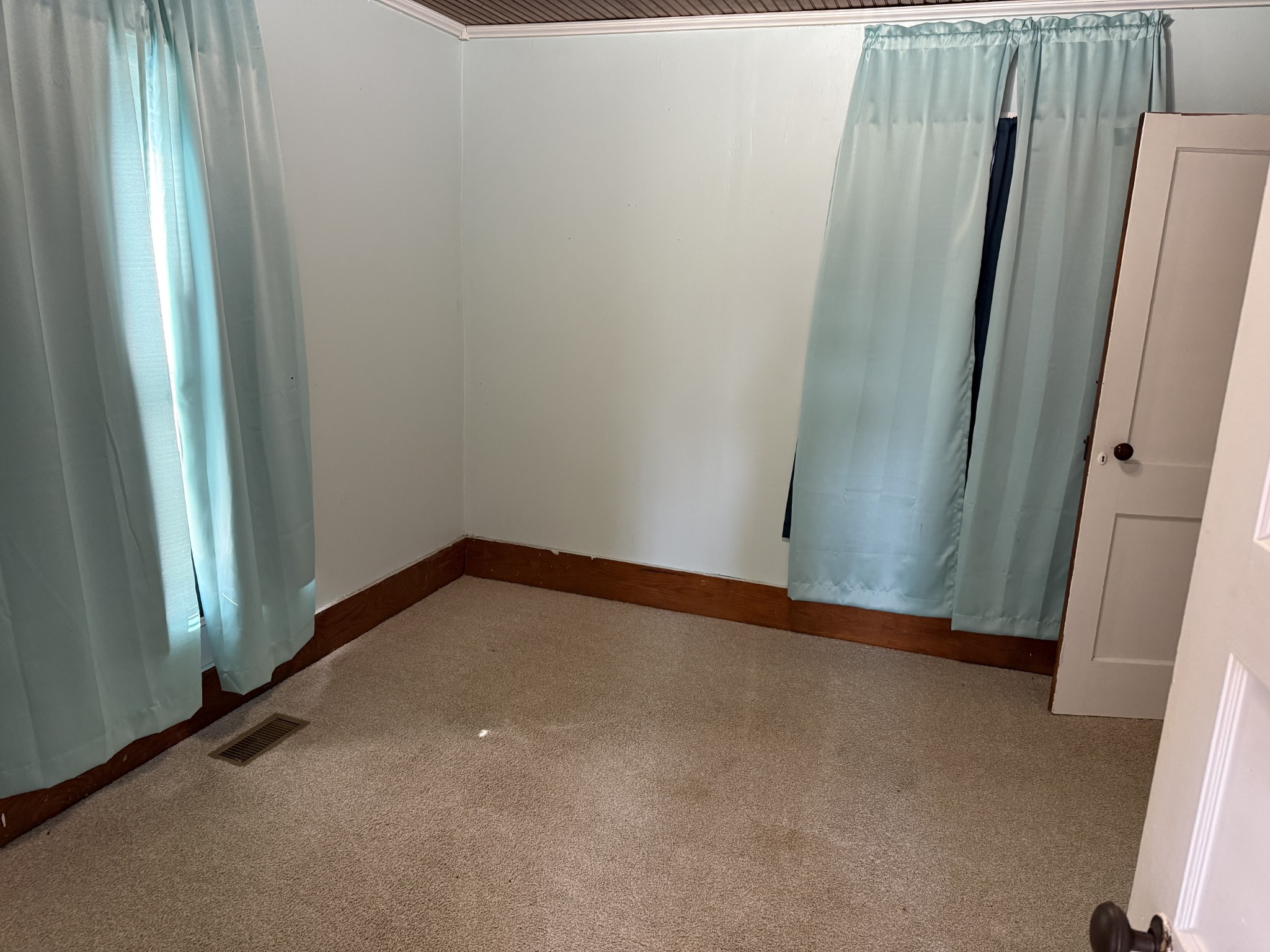 21625 Seminary St Property Photo 12