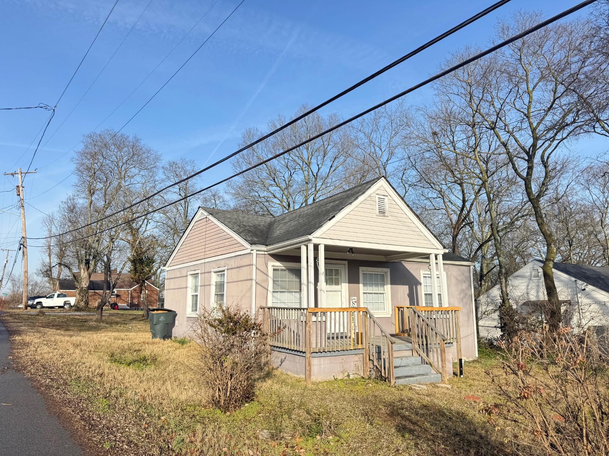 2900 Morningside Dr Property Photo 1
