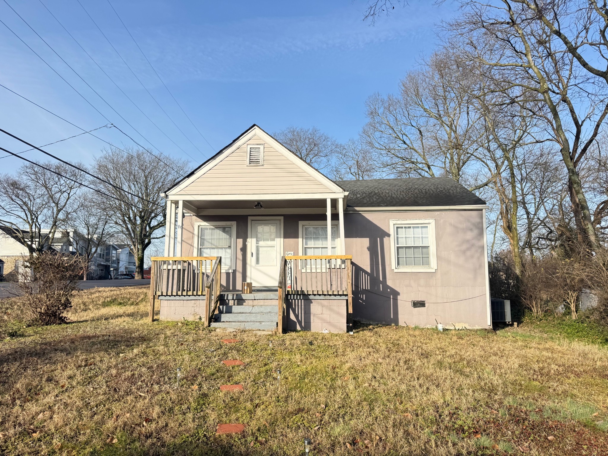 2900 Morningside Dr Property Photo 1