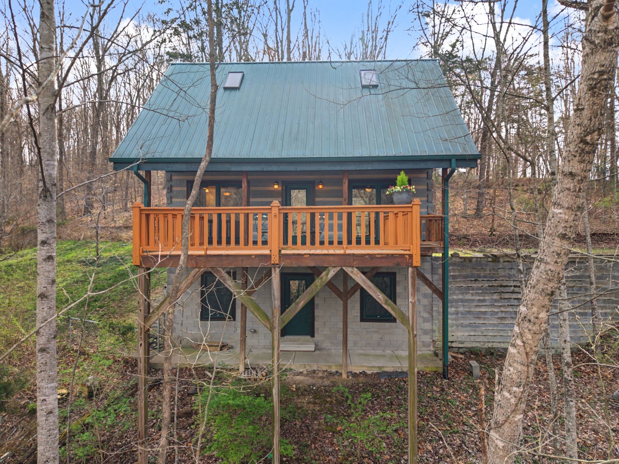 1146 Treanor Springs Rd Property Photo 1
