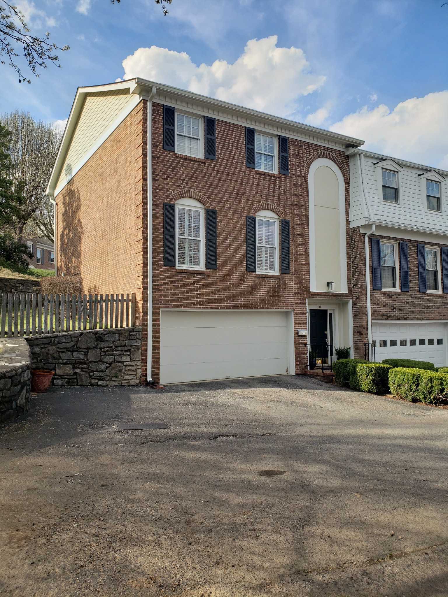 101 Jefferson Sq Property Photo 1