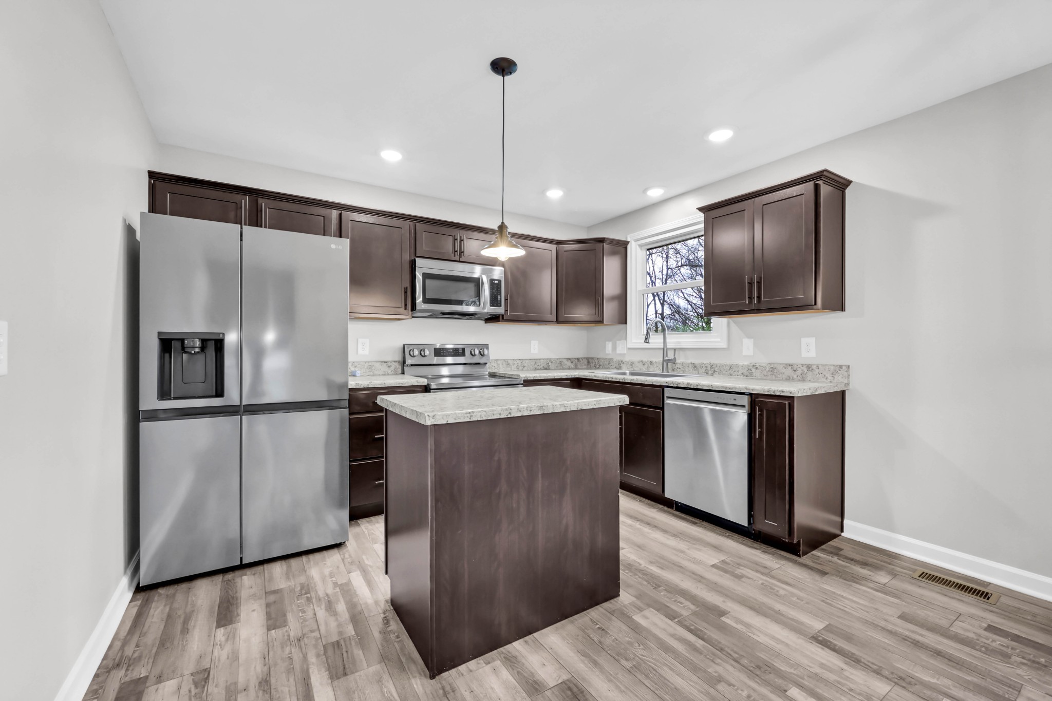 306 Dale Ter Property Photo 14
