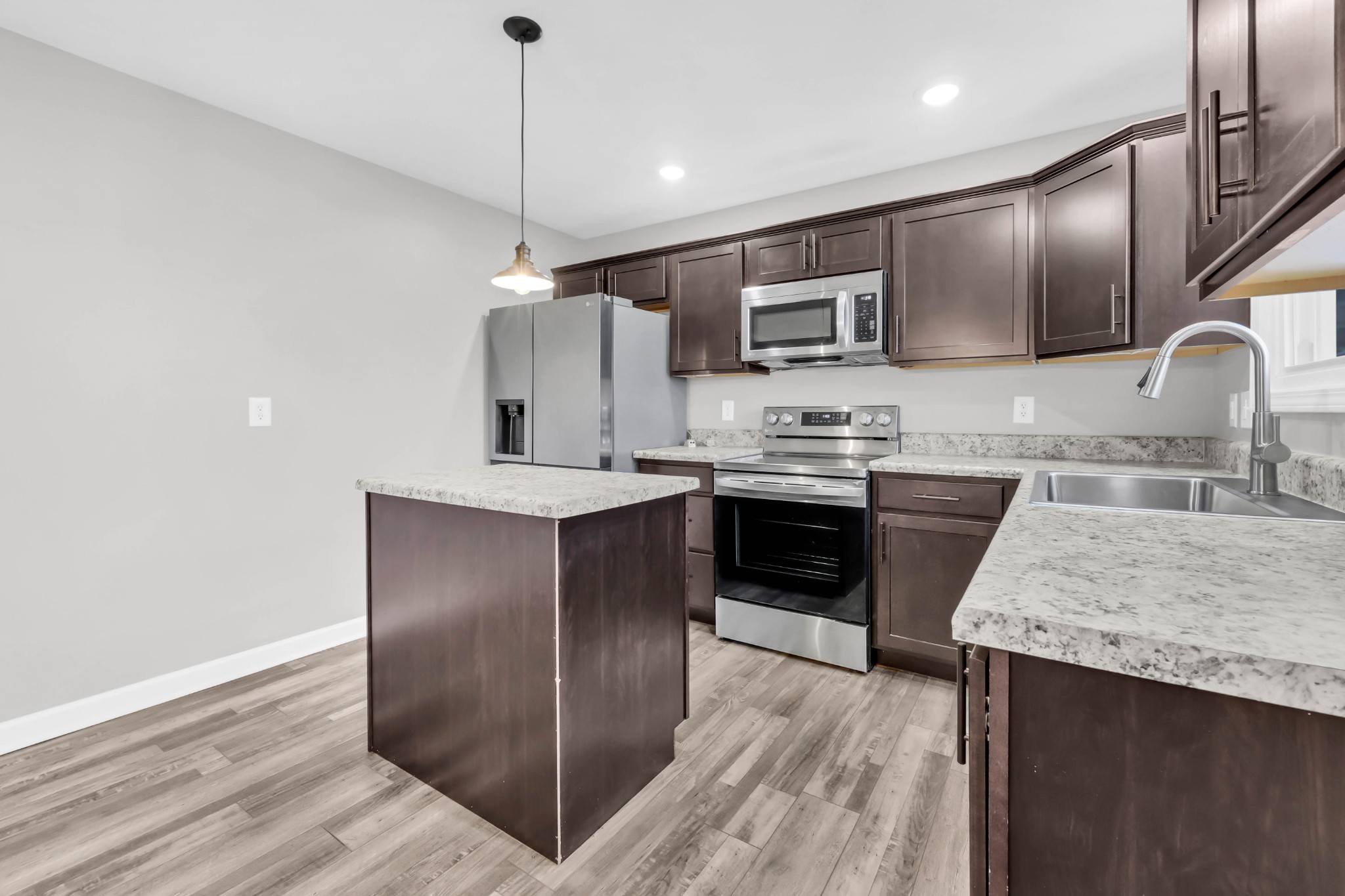 306 Dale Ter Property Photo 16