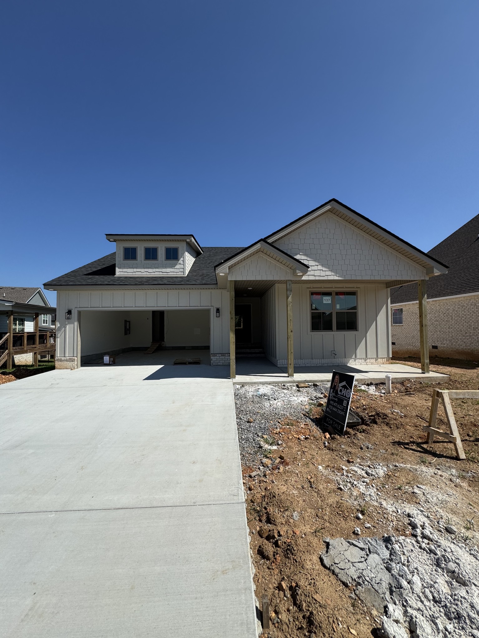 907 Bankside Dr