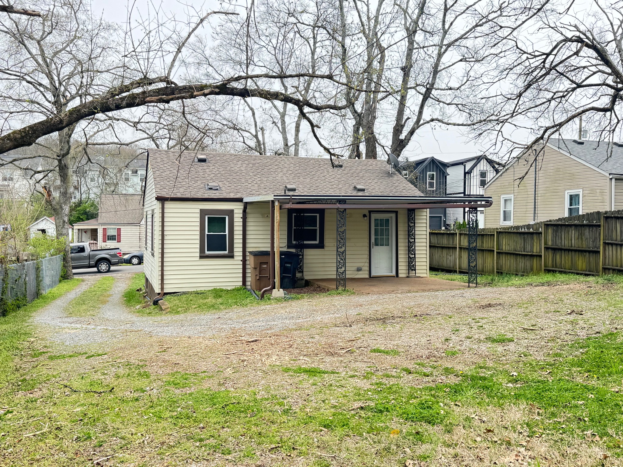 2910 Morningside Dr Property Photo 3