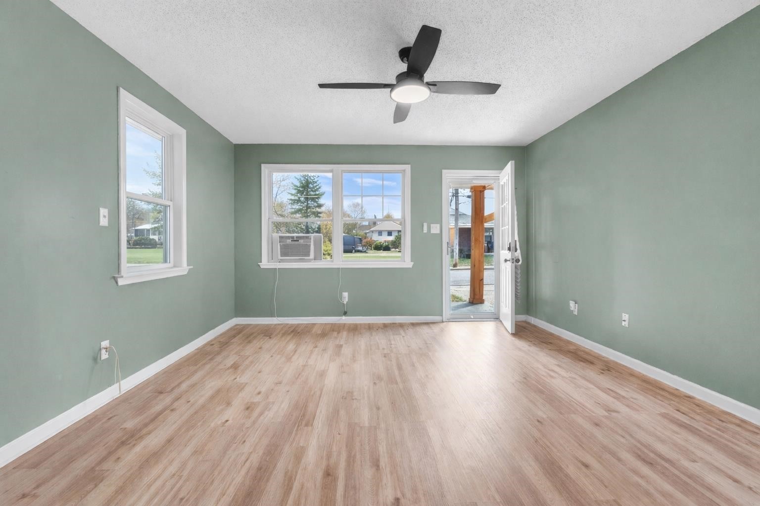 829 Josephine St Property Photo 5