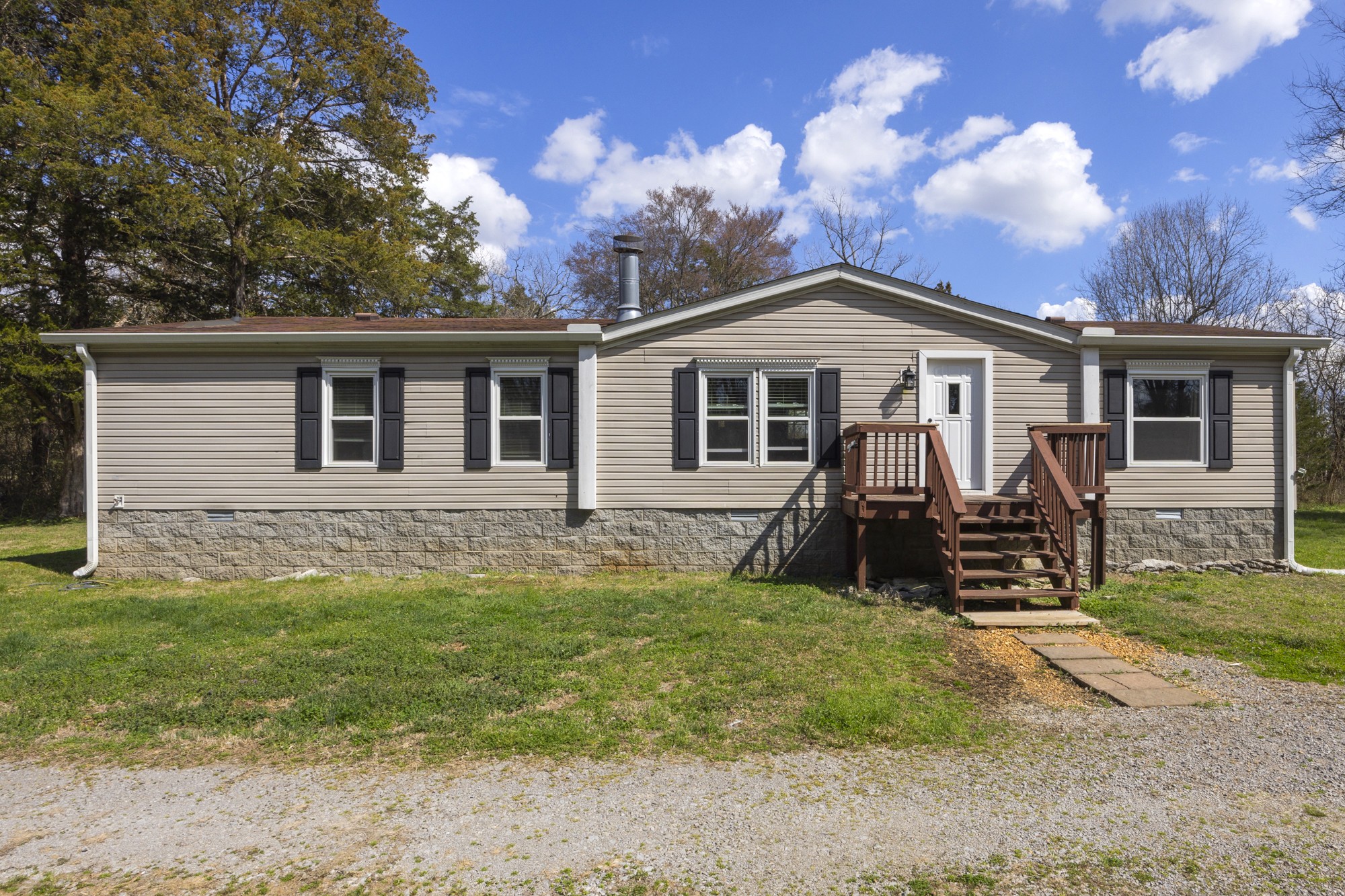 8591 Lowe Christiana Rd Property Photo 2
