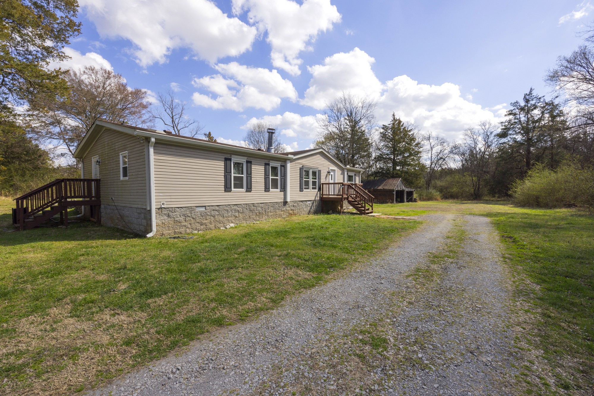 8591 Lowe Christiana Rd Property Photo 3