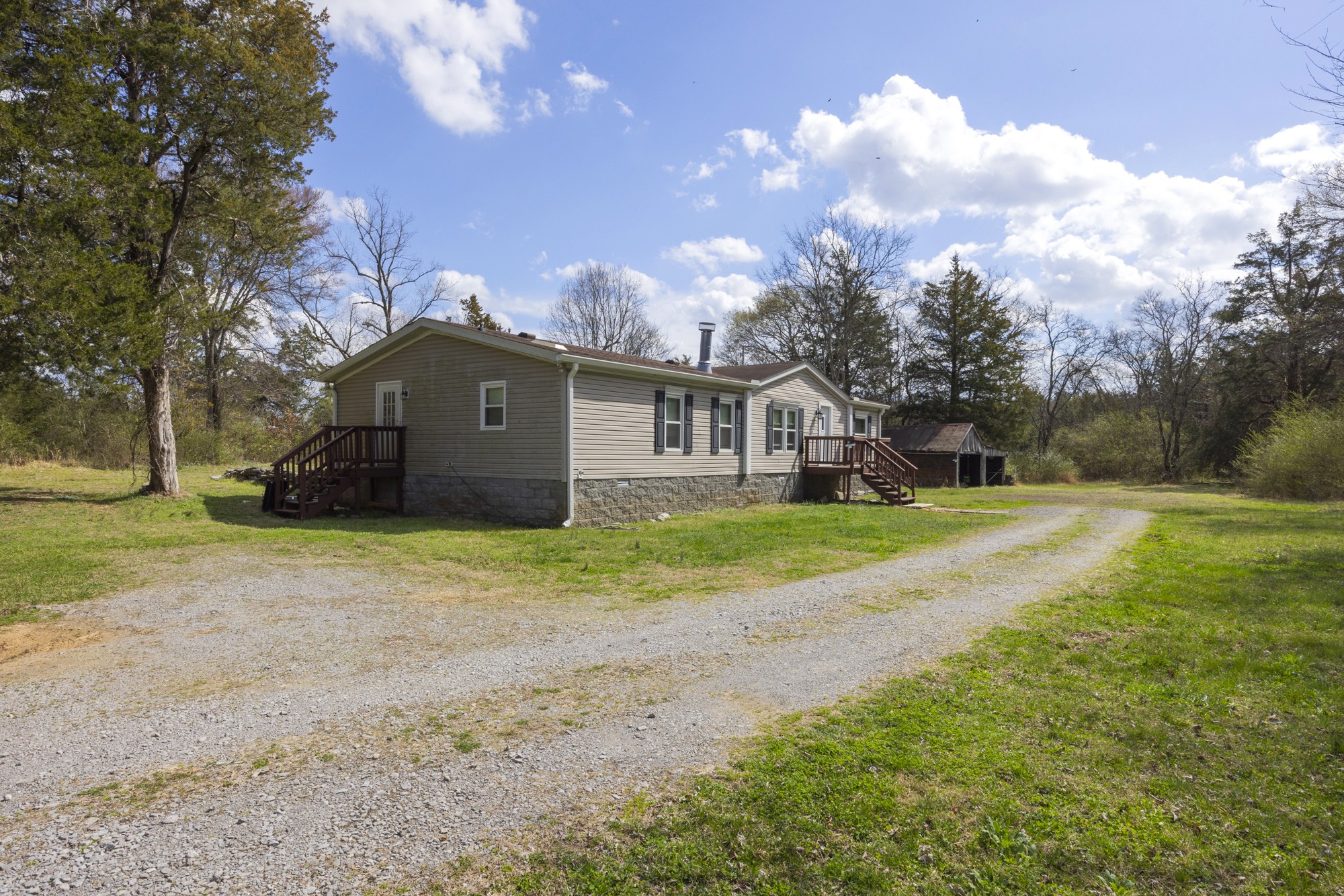 8591 Lowe Christiana Rd Property Photo 4