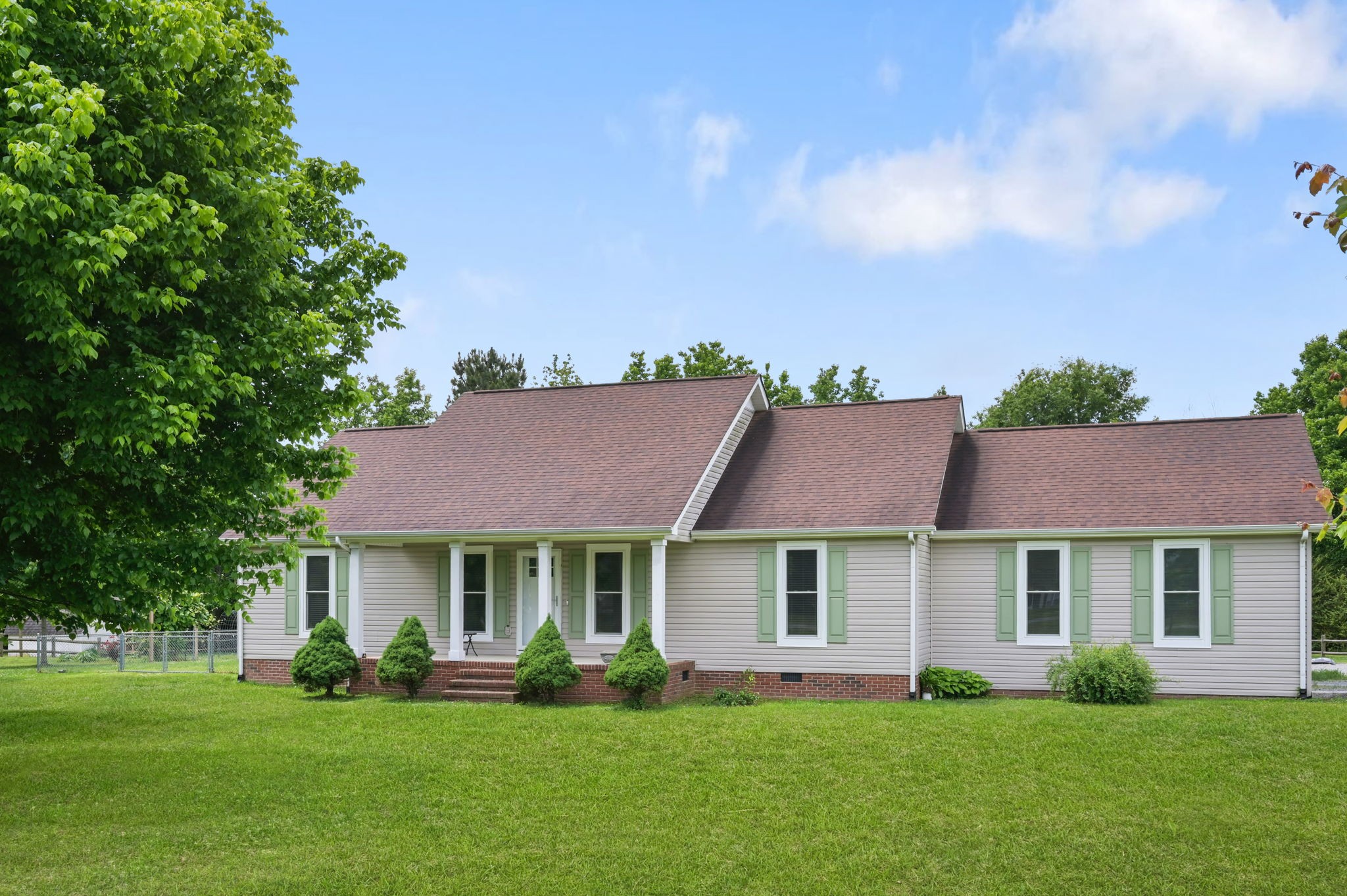 14 Long Meadow Dr Property Photo 1