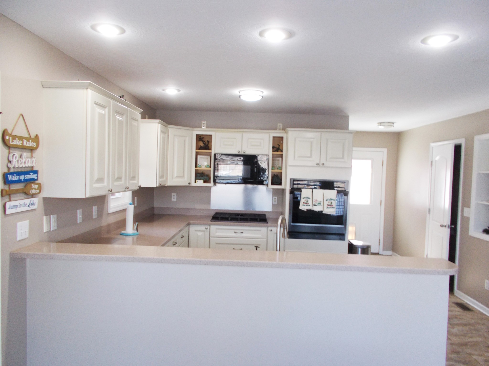 696 Stirling Rd Property Photo 11