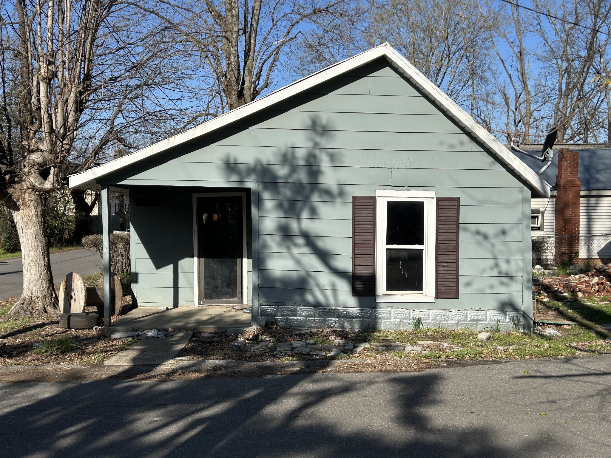 2083 Bessie St Property Photo 1