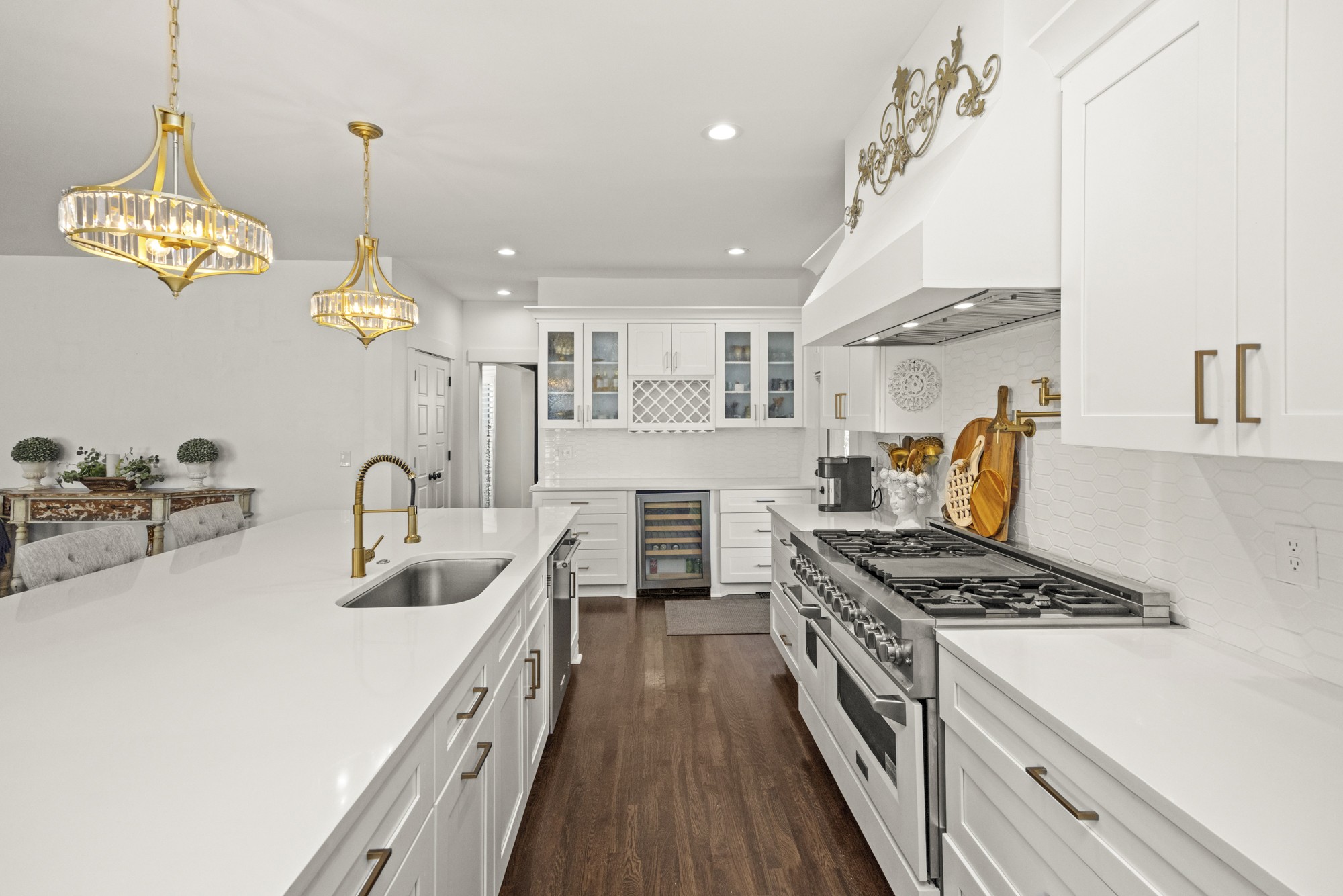 2011 Dorchester Dr Property Photo 8