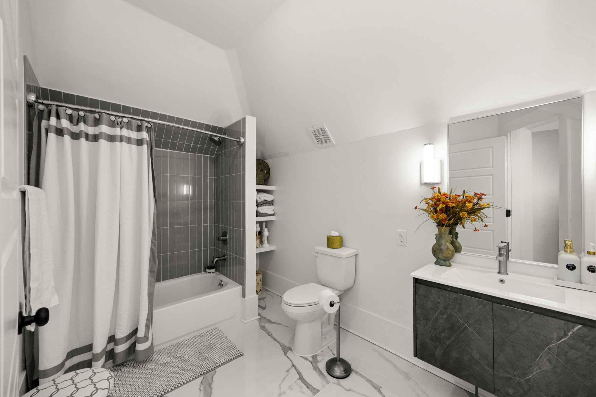 2011 Dorchester Dr Property Photo 39