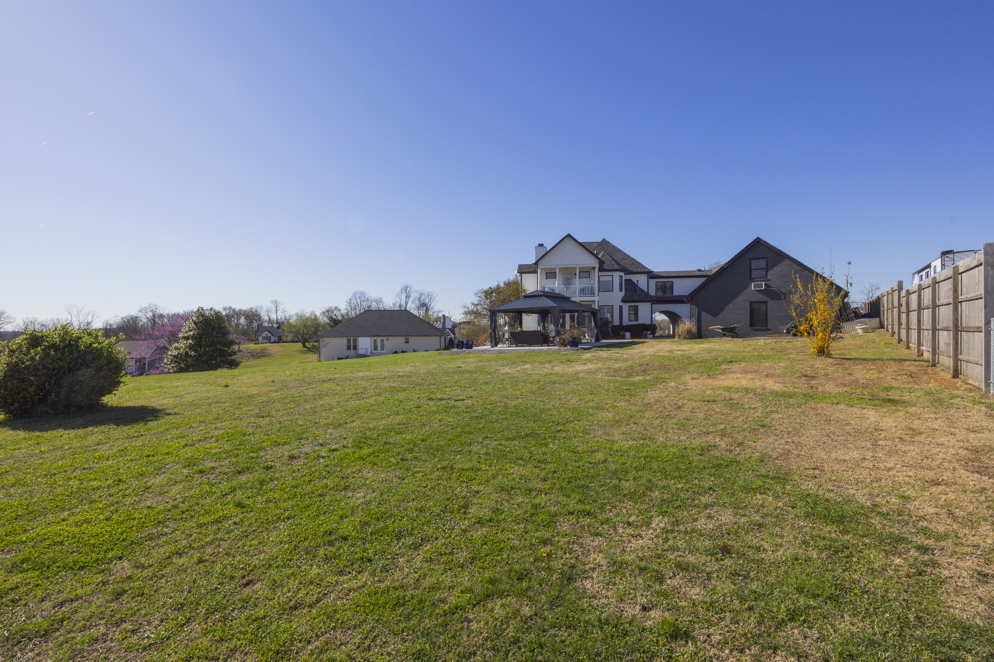 2011 Dorchester Dr Property Photo 42