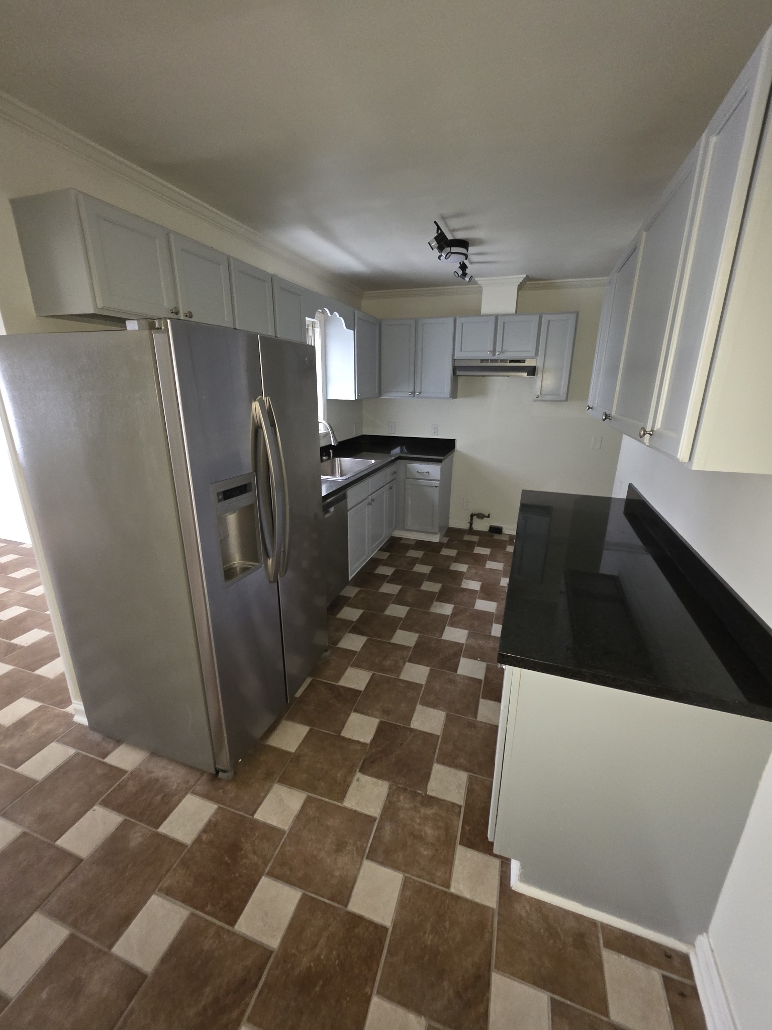 2424 Inga St Property Photo 4