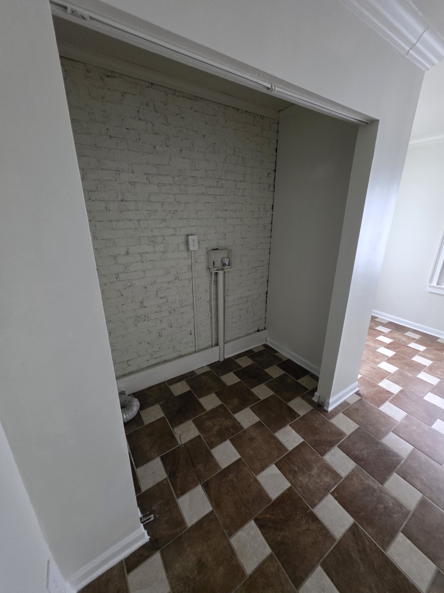 2424 Inga St Property Photo 9