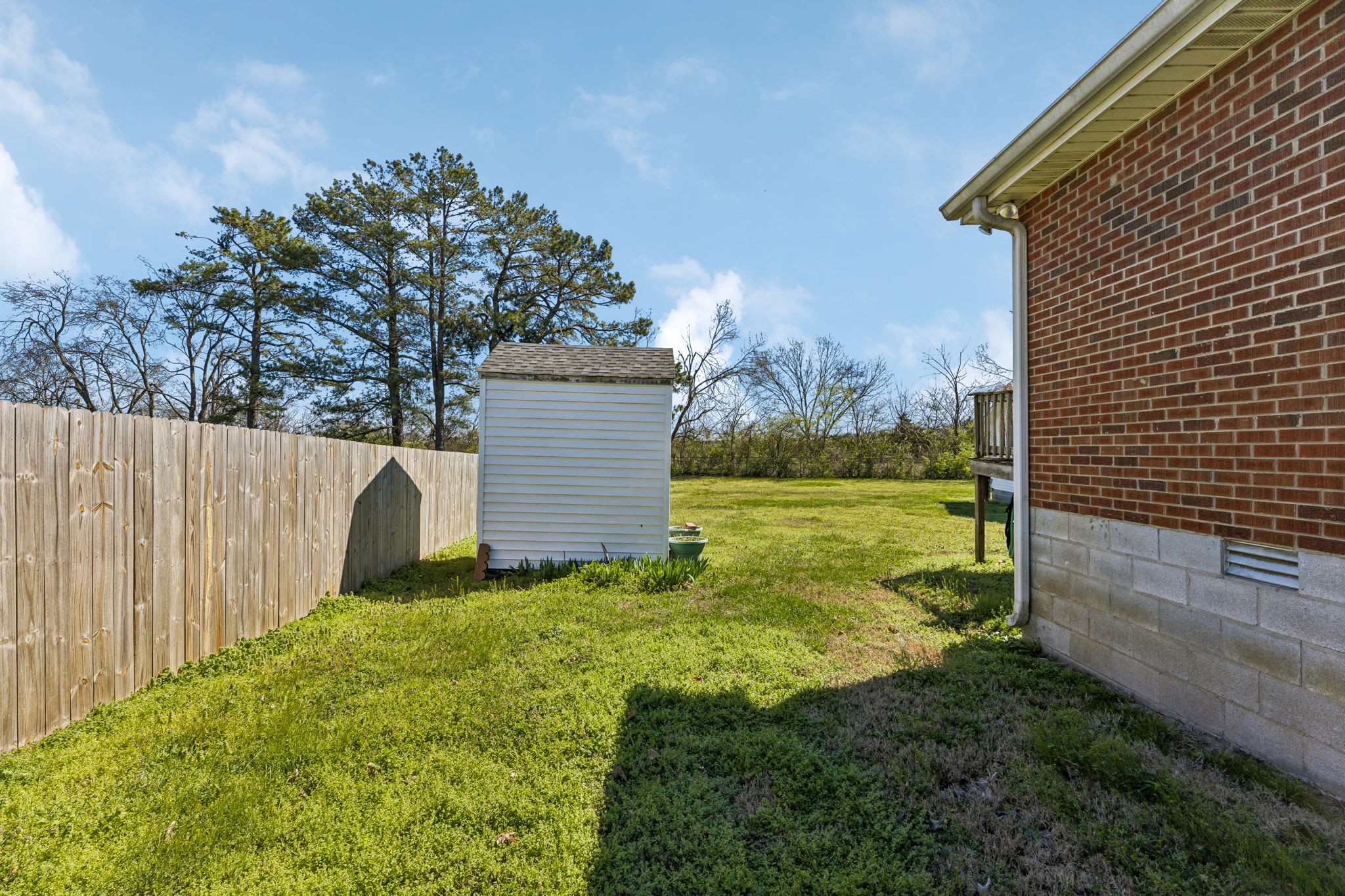 929 Lemont Dr Property Photo 7