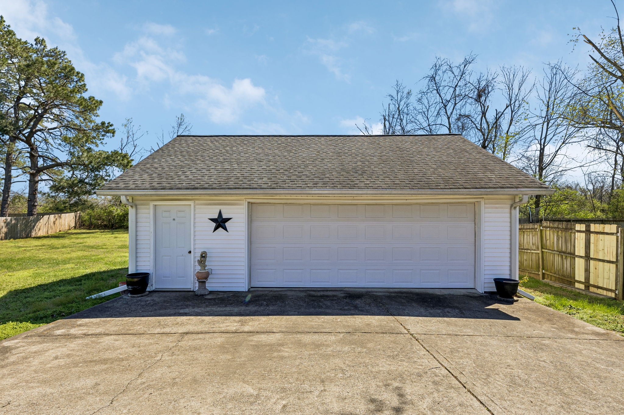 929 Lemont Dr Property Photo 11