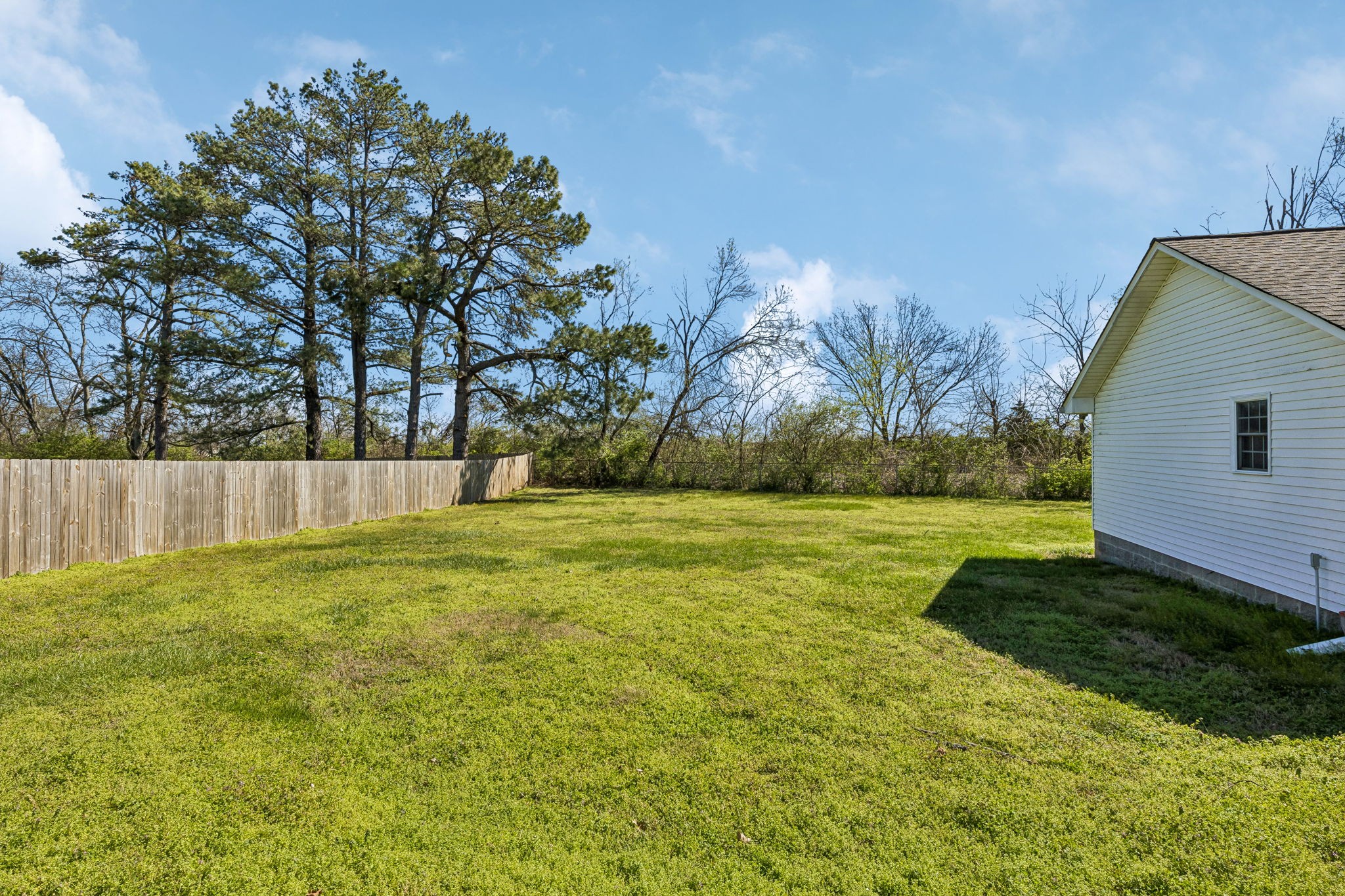 929 Lemont Dr Property Photo 12