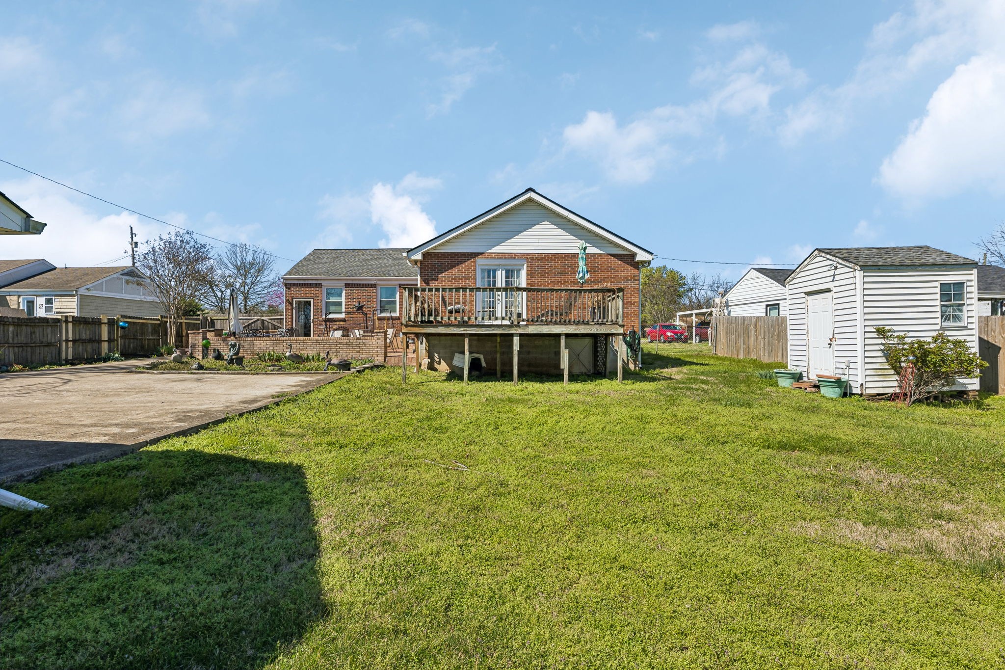 929 Lemont Dr Property Photo 13