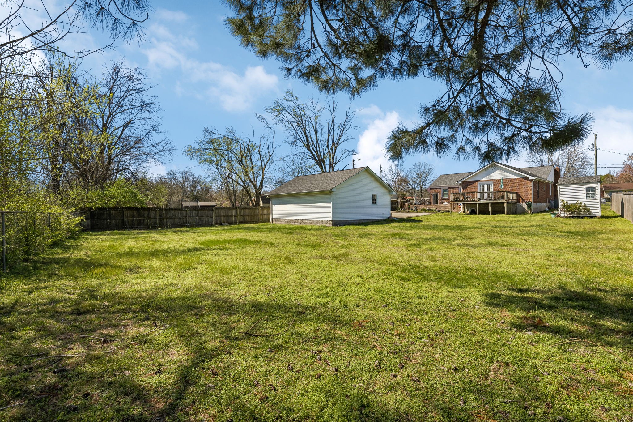 929 Lemont Dr Property Photo 14