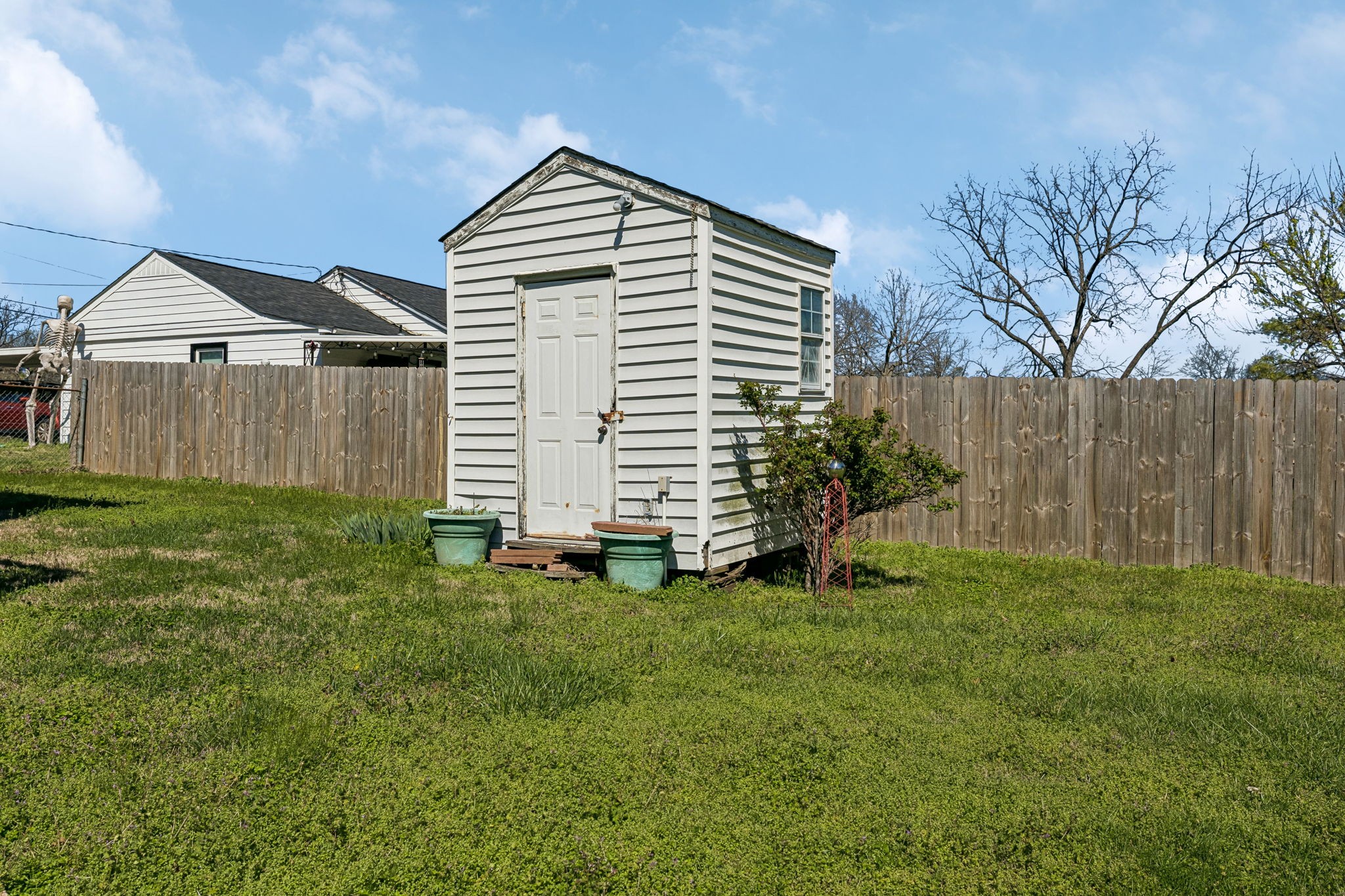 929 Lemont Dr Property Photo 15