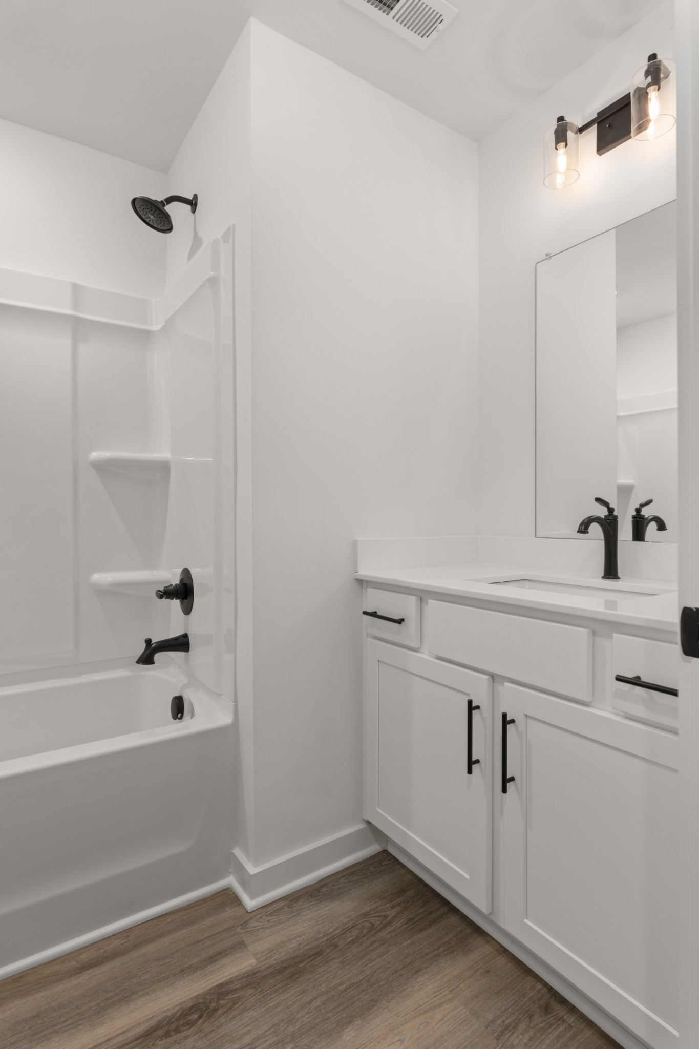 1610 Daly Dr Property Photo 25