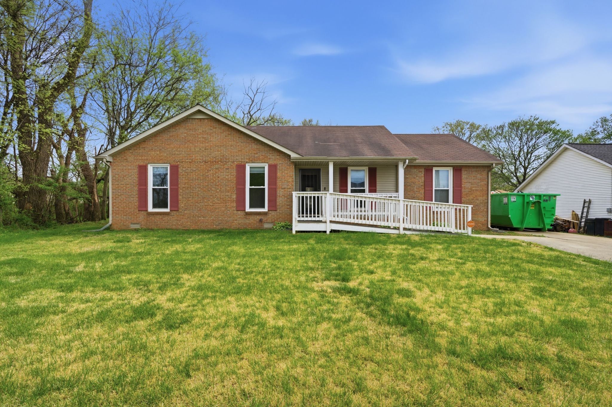 1718 Crestview Dr Property Photo 1