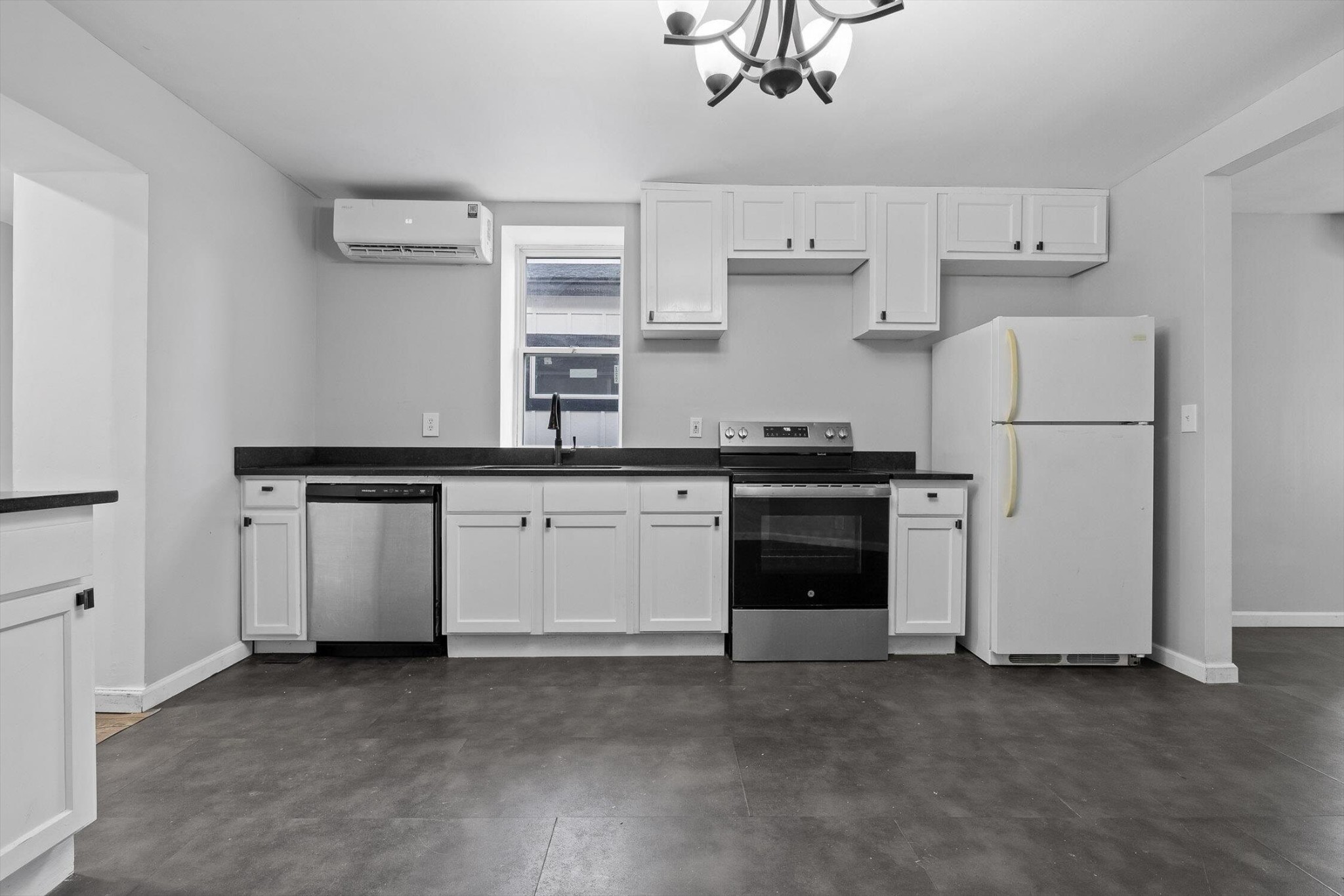214 Houser Street Property Photo 6