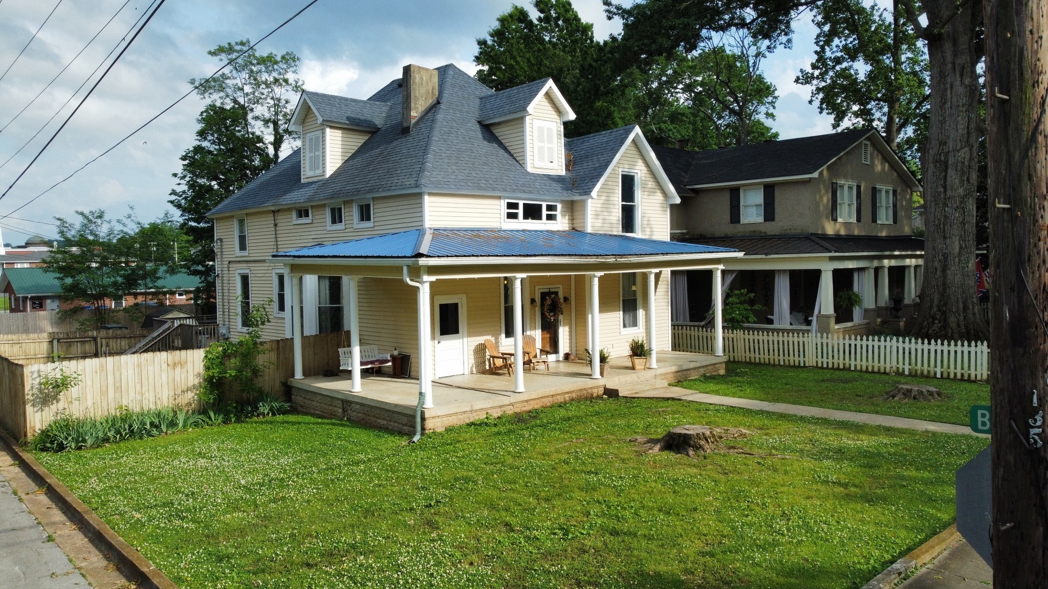 201 Pleasant St Property Photo 1