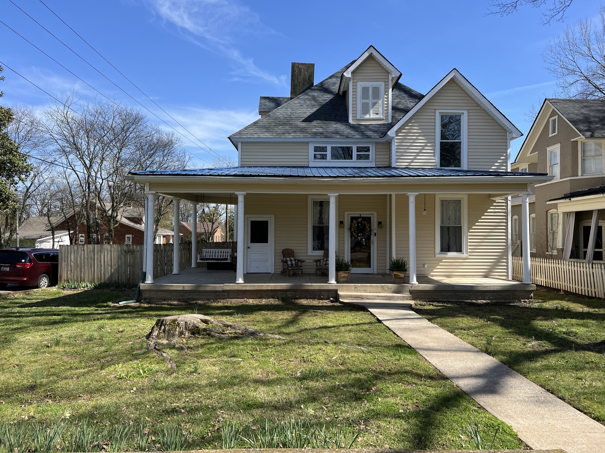 201 Pleasant St Property Photo 3