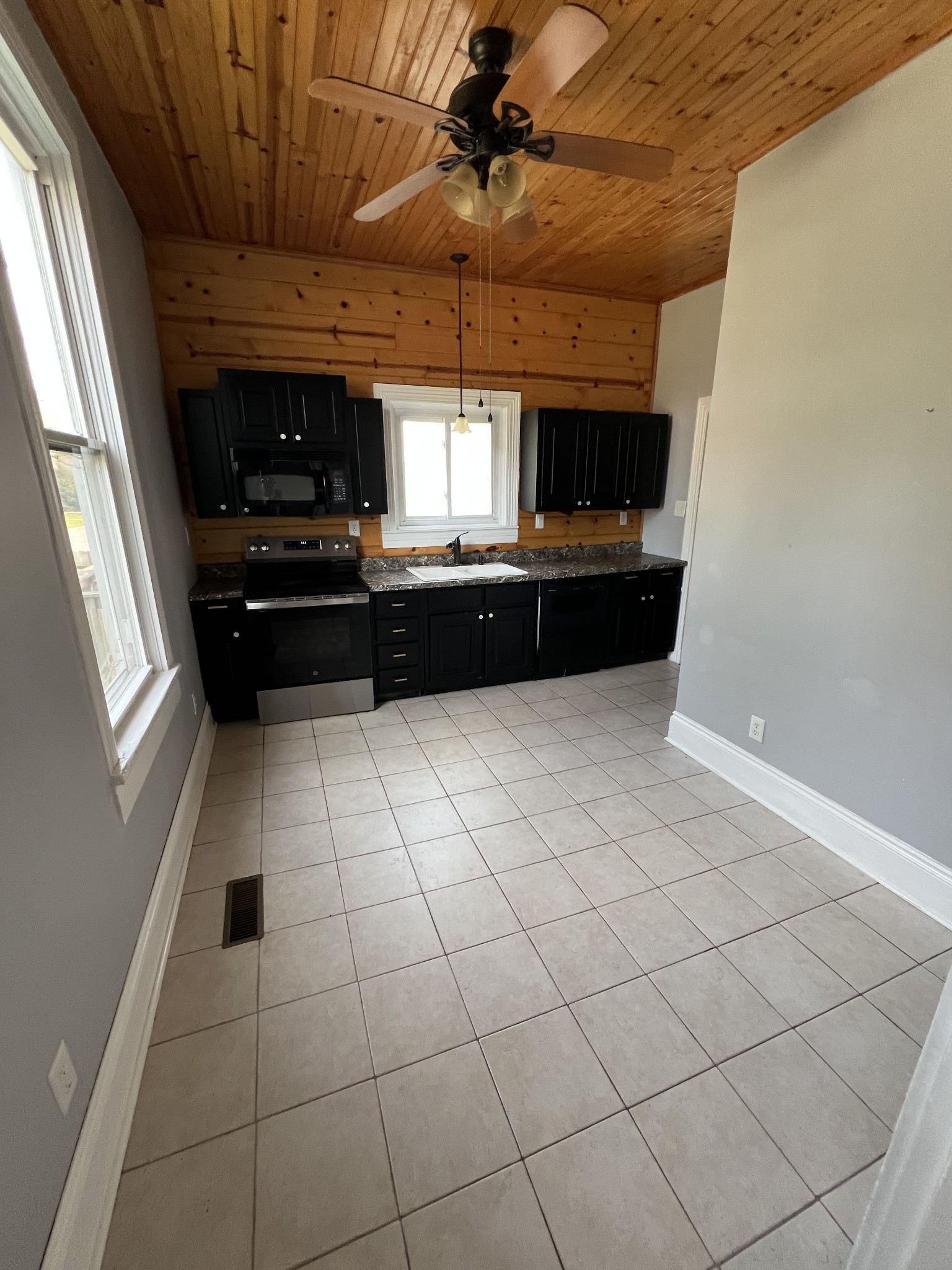 201 Pleasant St Property Photo 11
