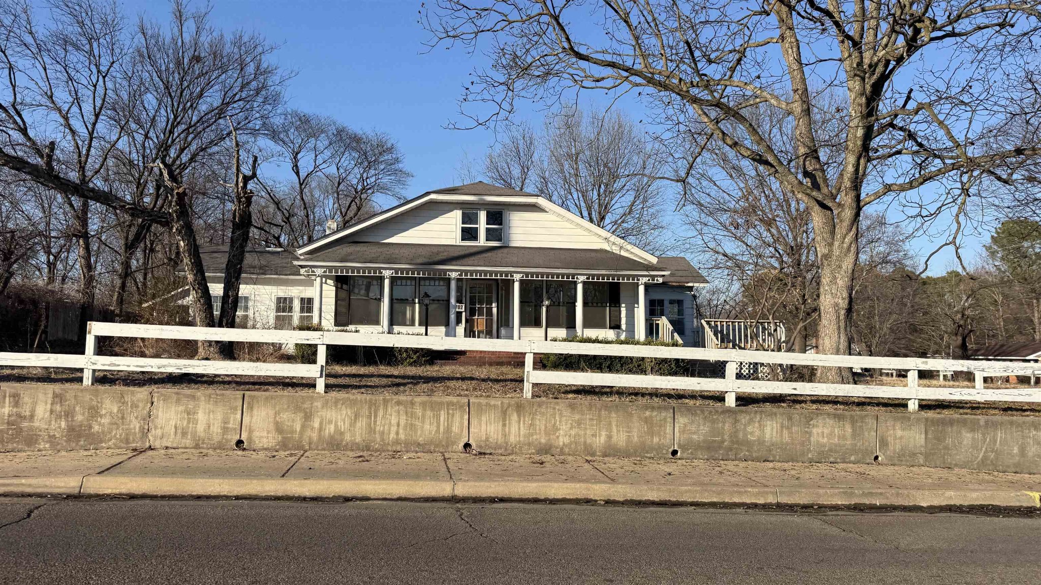 1702 W NETTLETON AVE