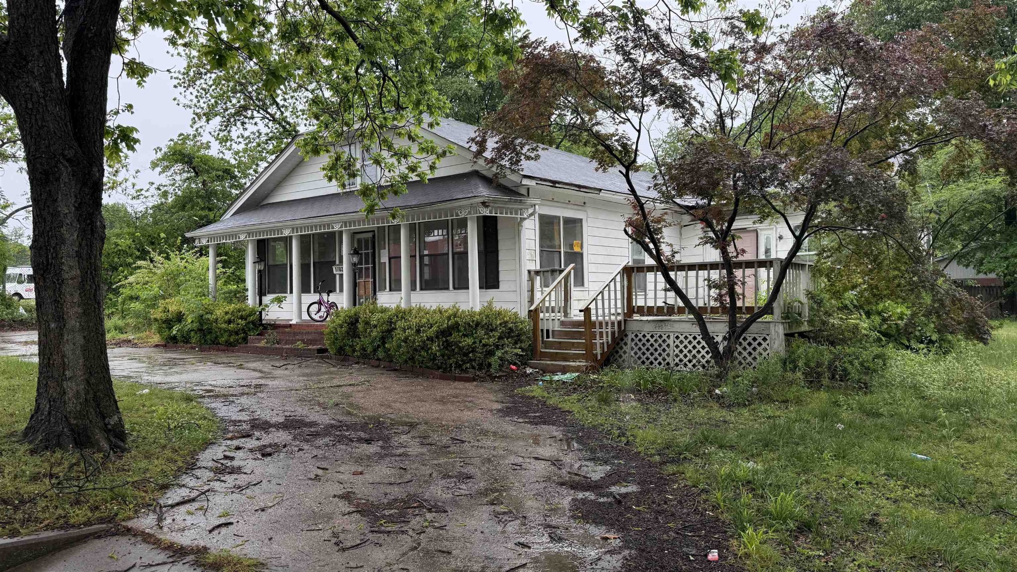 1702 W Nettleton Ave Property Photo 2