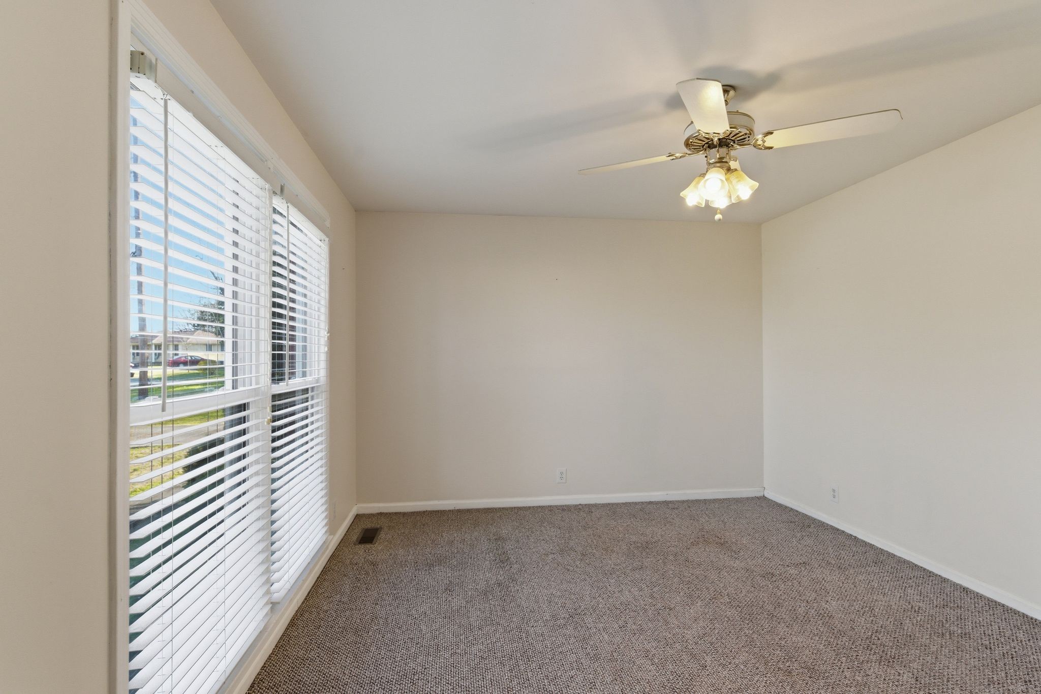 523 Terry Ln Property Photo 5