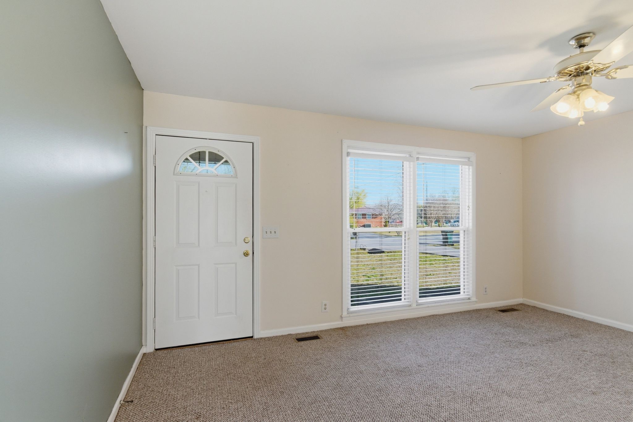 523 Terry Ln Property Photo 6