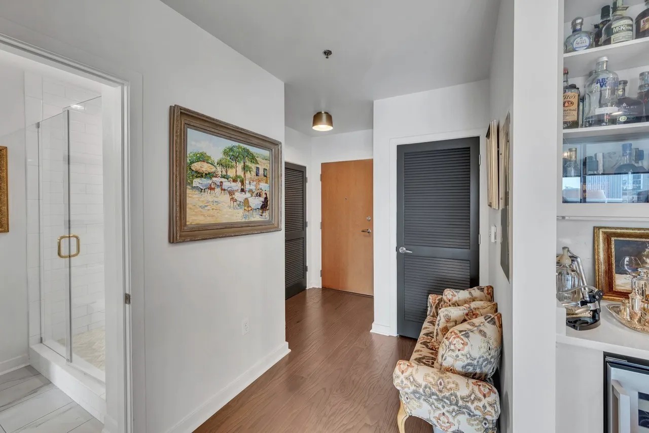 301 Demonbreun St Property Photo 4
