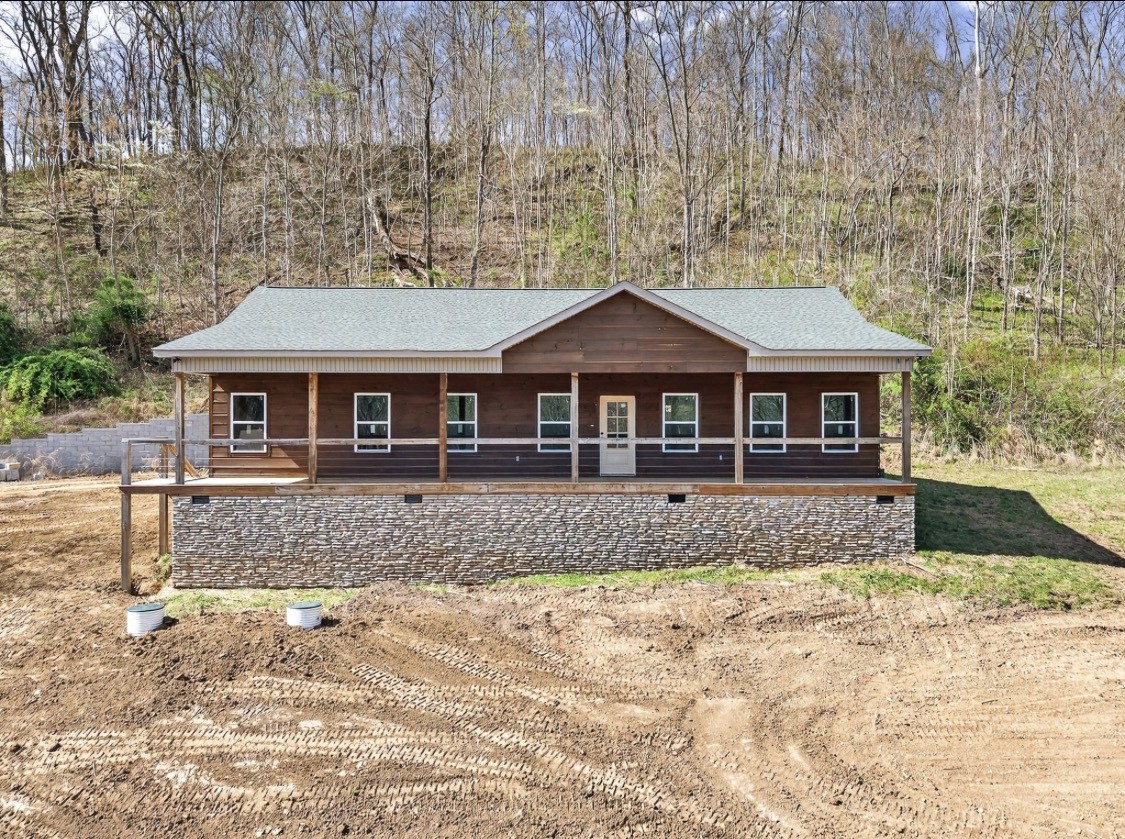 190 Park Dr Property Photo 1