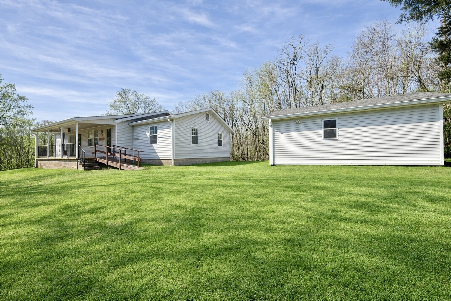 950 Sewell Branch Rd Property Photo 1