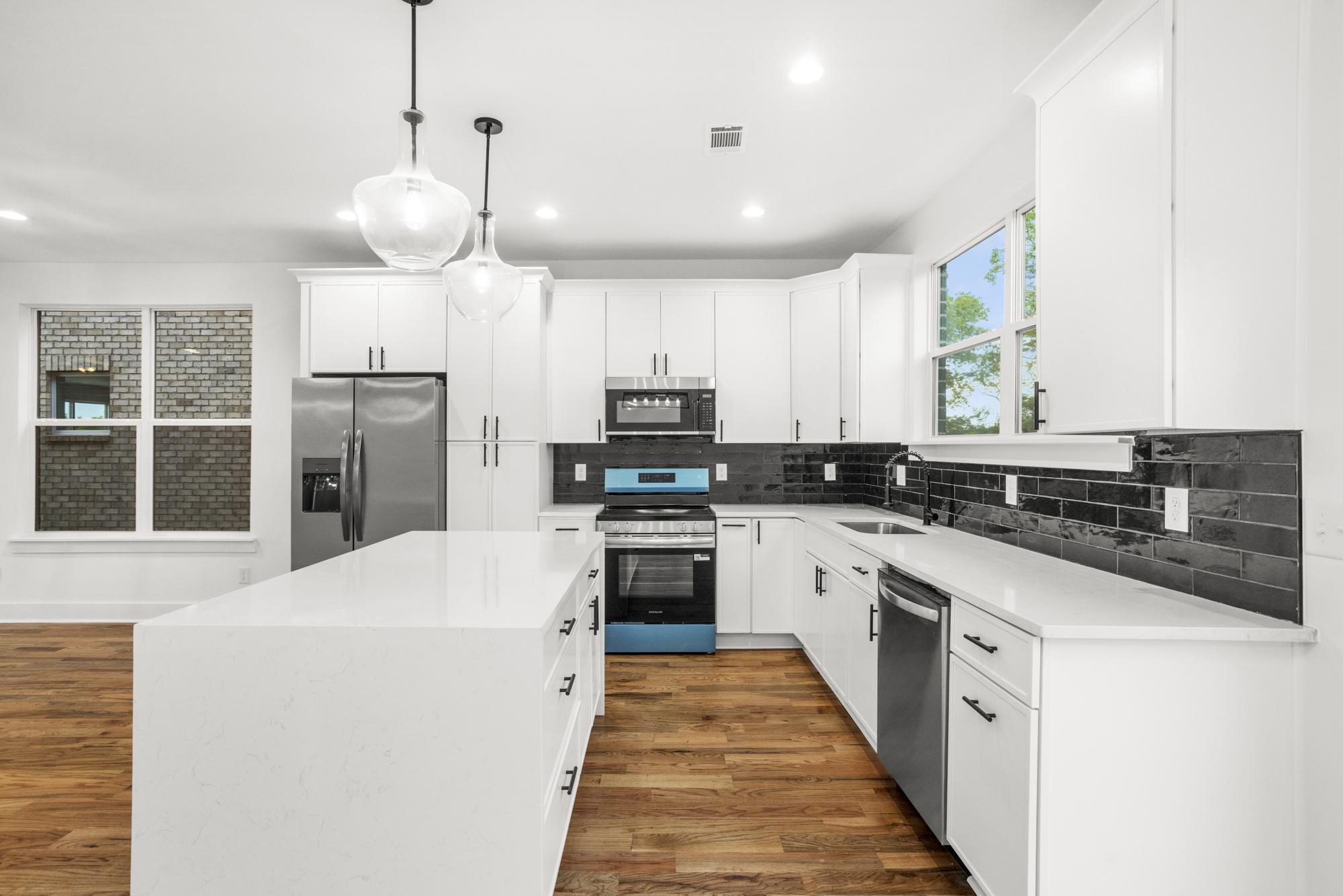 656 Chambers St Property Photo 1