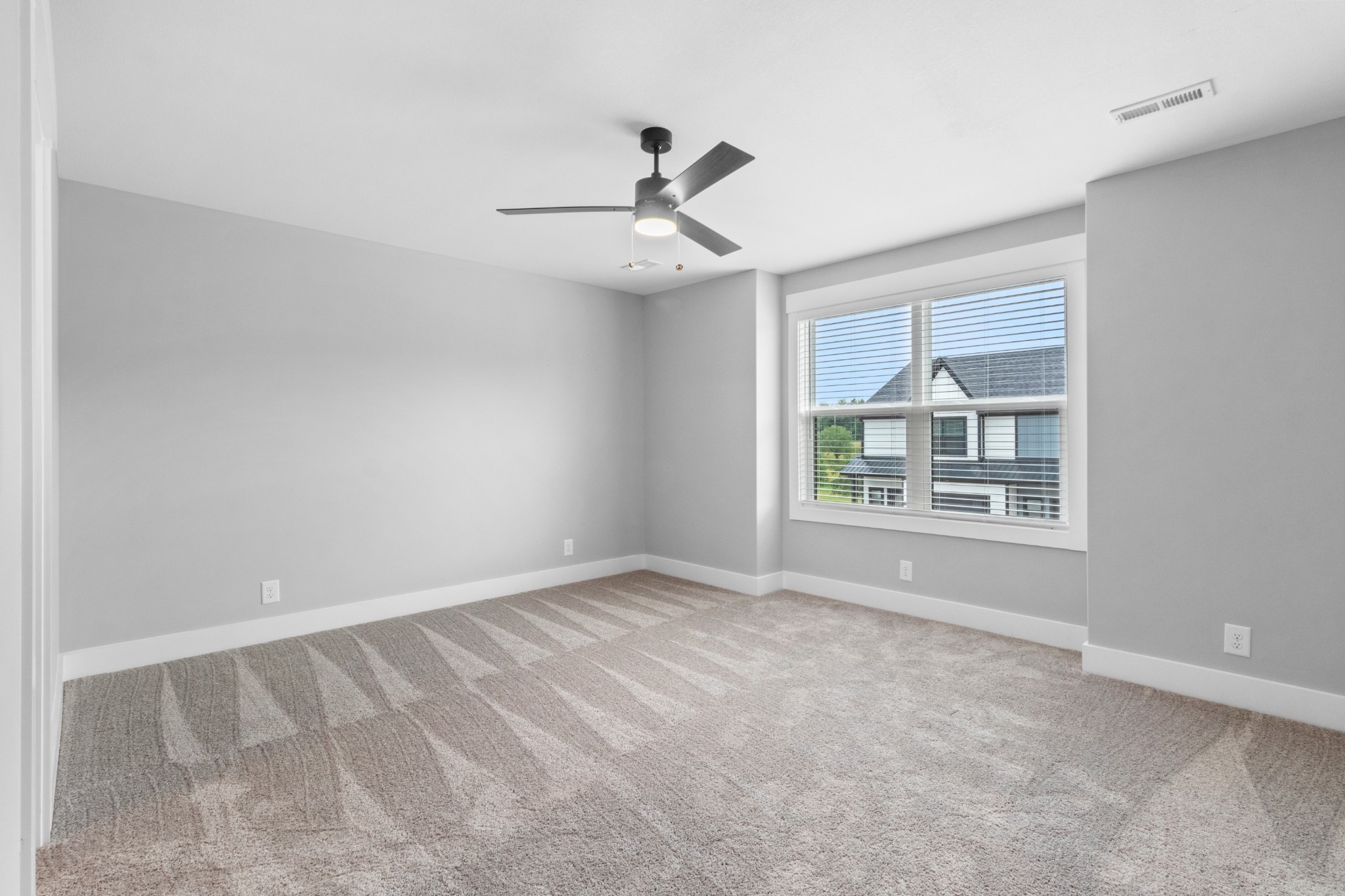 302 Jonathan Wade Circle Property Photo 16